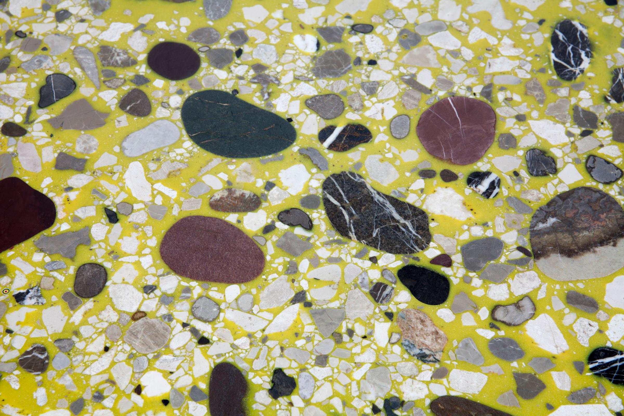 Felix Muhrhofer Table contemporaine en terrazzo avec construction en acier corrodé Neuf - En vente à Wolfurt, AT