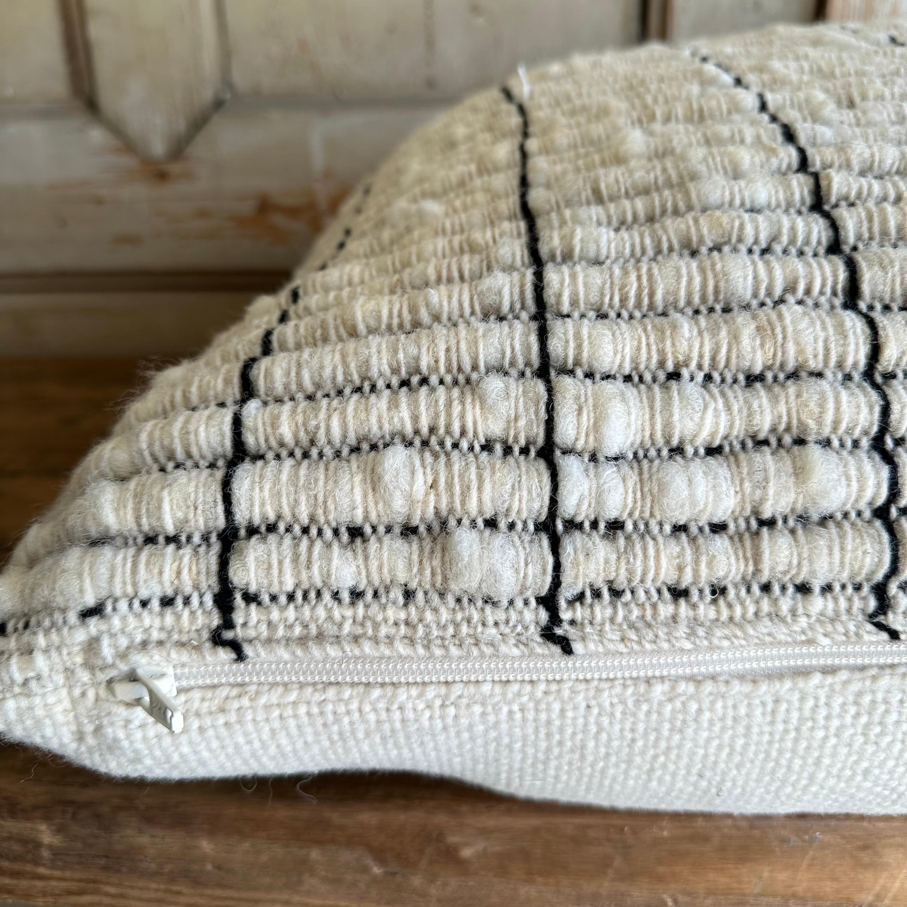 Feliz Organic Wool Handmade Pillow in Soft White For Sale 1