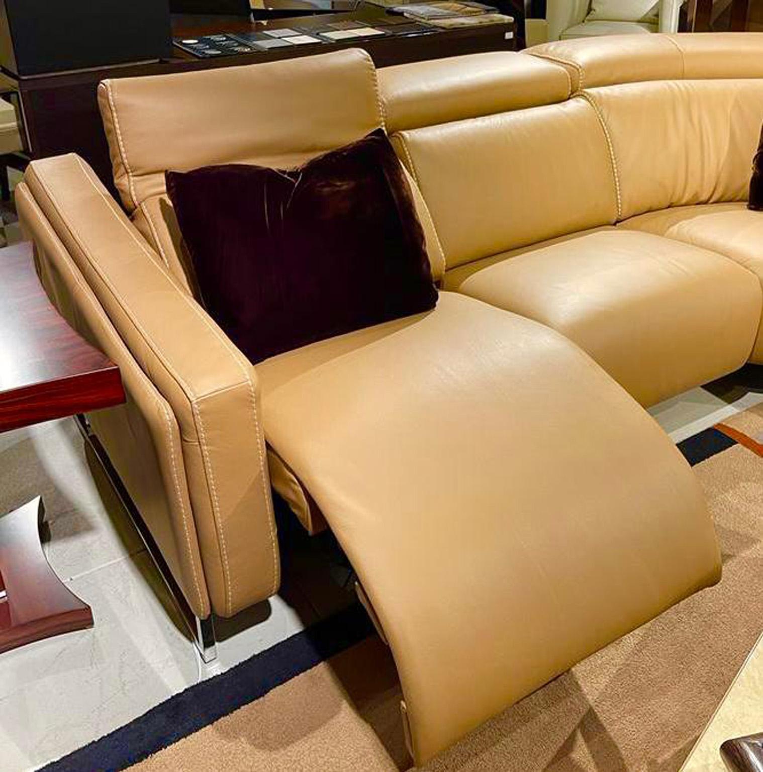 Moderne Canapé sectionnel italien Fellini en cuir avec 3 sièges inclinables en vente