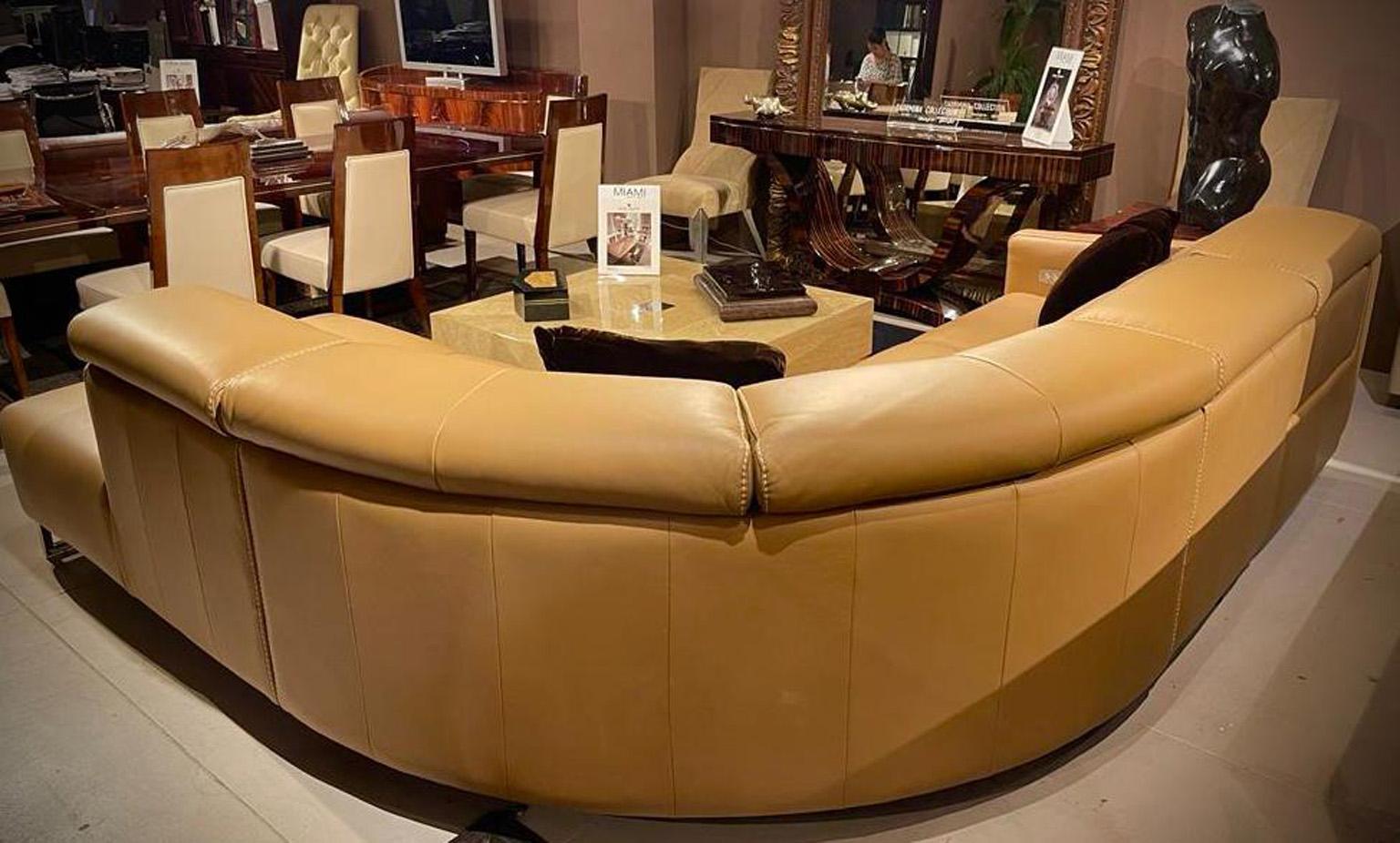Fait main Canapé sectionnel italien Fellini en cuir avec 3 sièges inclinables en vente