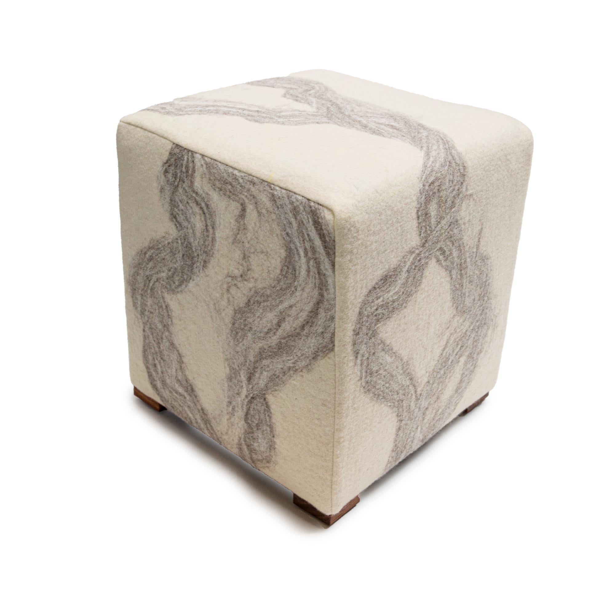 Cubo de oveja de fieltro con cinta de lana de JG Switzer Hecho a mano en venta