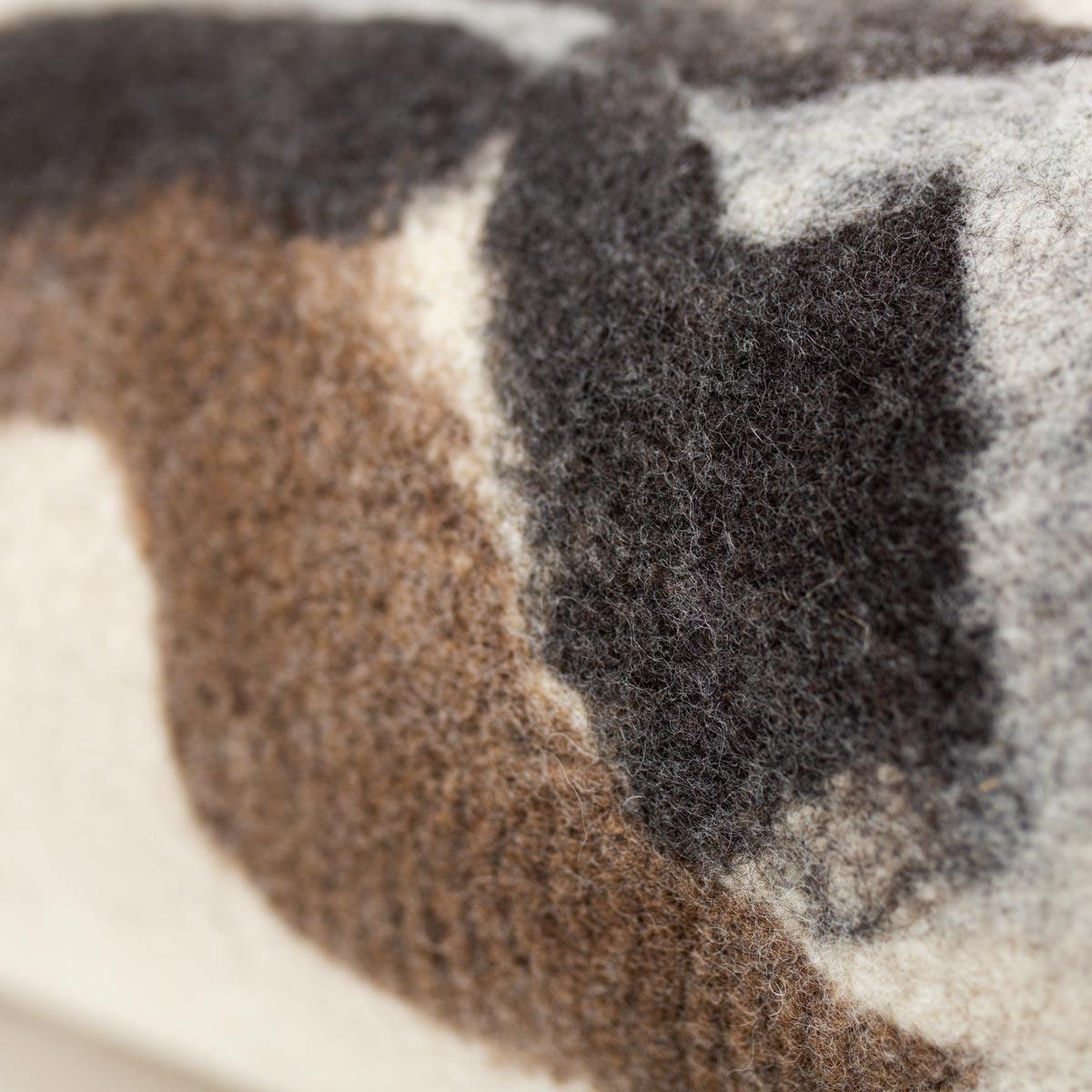 Américain Coussin de corps en laine feutrée en tissu Tahoe de Jg Switzer en vente