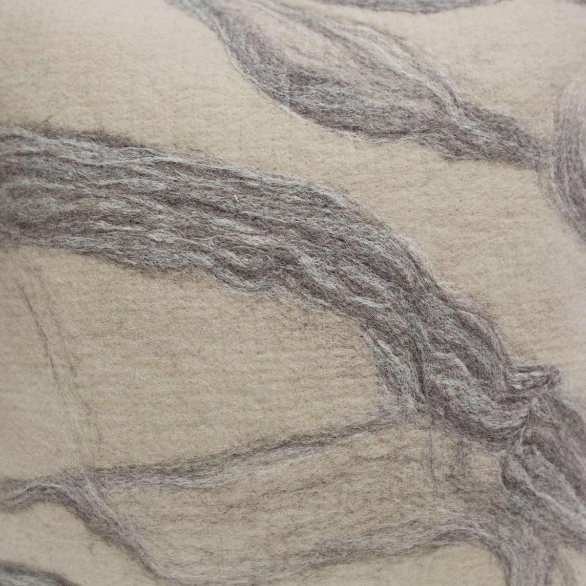 Coussin en laine feutrée avec ruban gris de JG Switzer Neuf - En vente à Sebastopol, CA