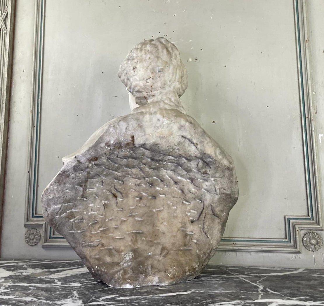Frauenbüste aus Carrara-Marmor, spätes 18. Jahrhundert, Norditalien im Angebot 5