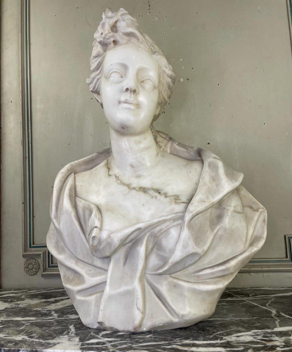 Female Bust In Carrara Marble, Late 18th Century, Northern Italy For Sale 8