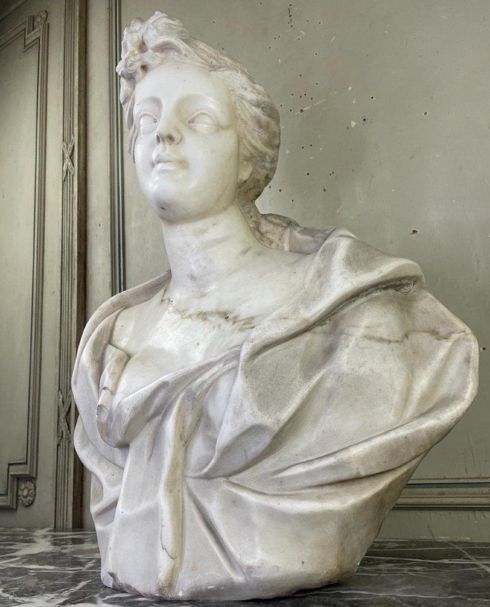Female Bust In Carrara Marble, Late 18th Century, Northern Italy For Sale 1