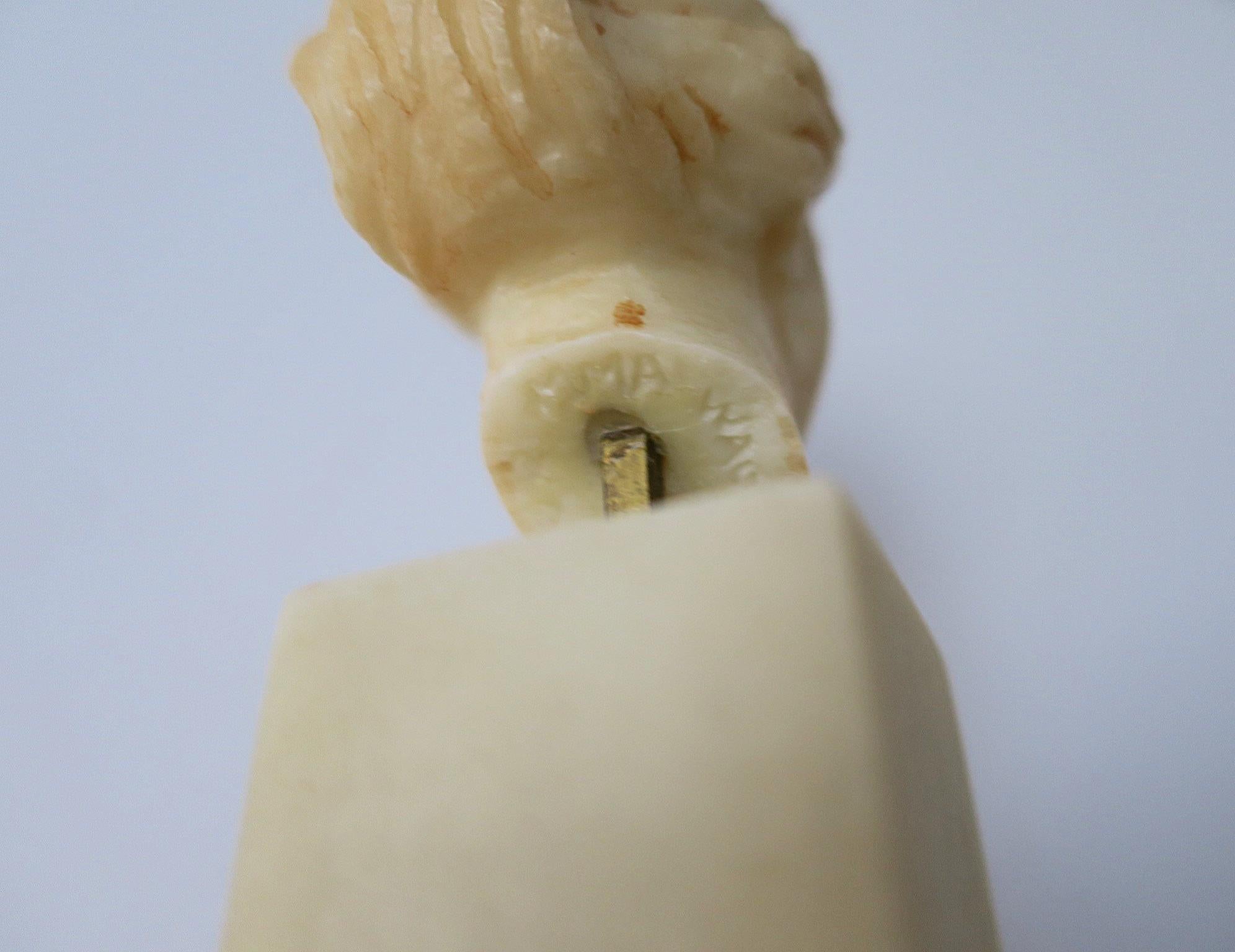 Sculpture de buste féminine en vente 4
