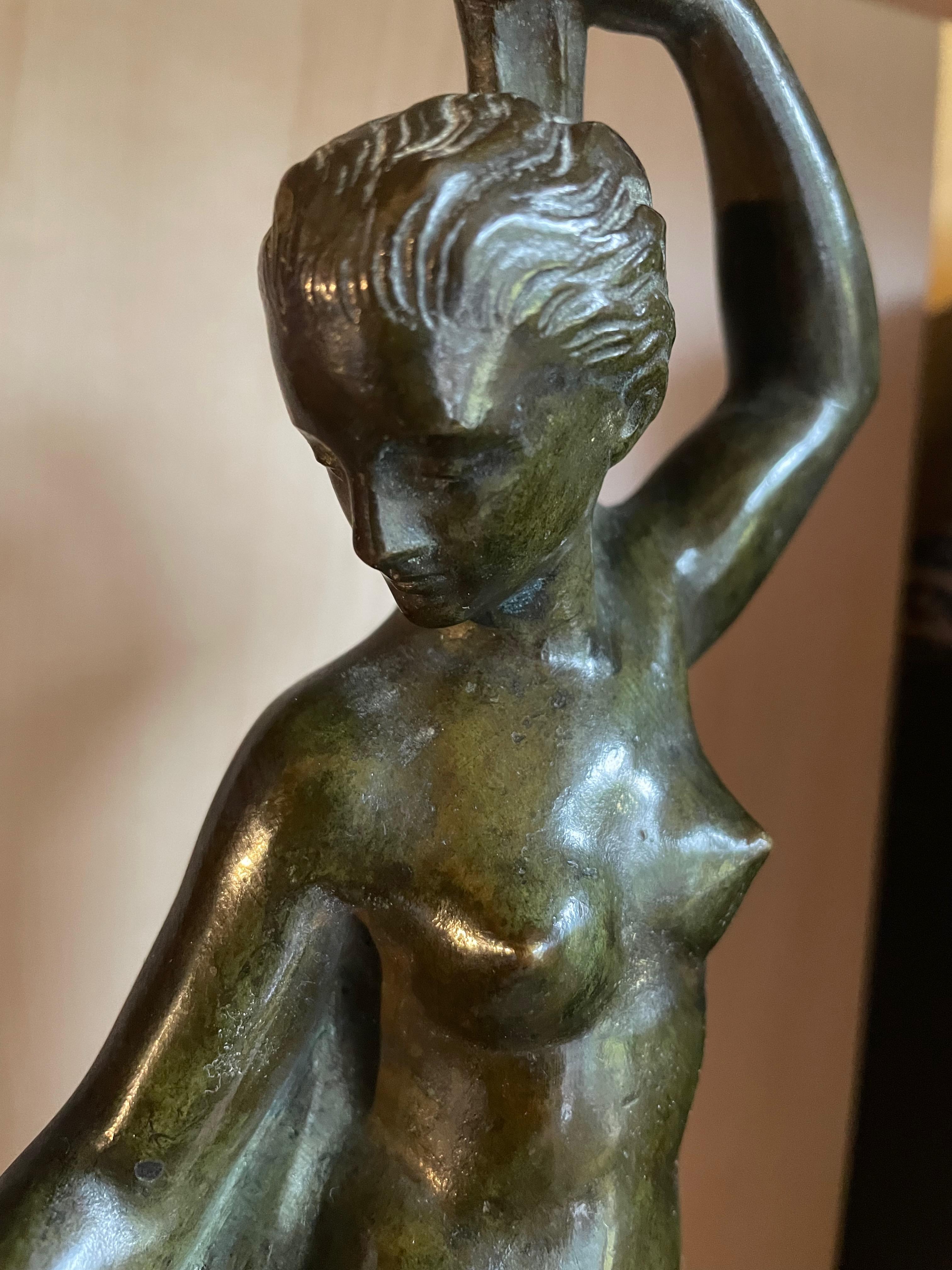 Weibliche klassische Art Déco Bronzefigur von Lucien Alliot, Frankreich 1920er Jahre. Unterschrieben. im Angebot 4
