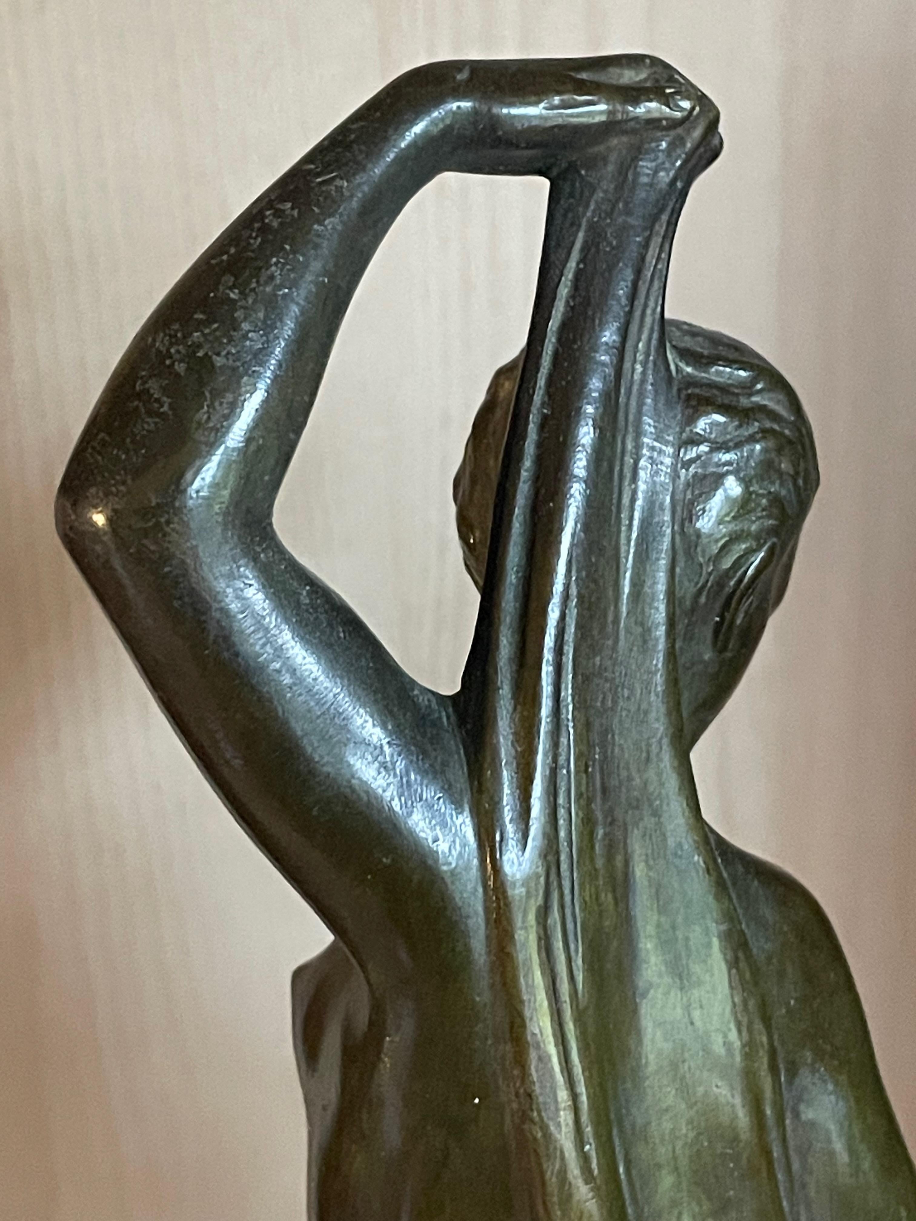 Weibliche klassische Art Déco Bronzefigur von Lucien Alliot, Frankreich 1920er Jahre. Unterschrieben. im Angebot 6