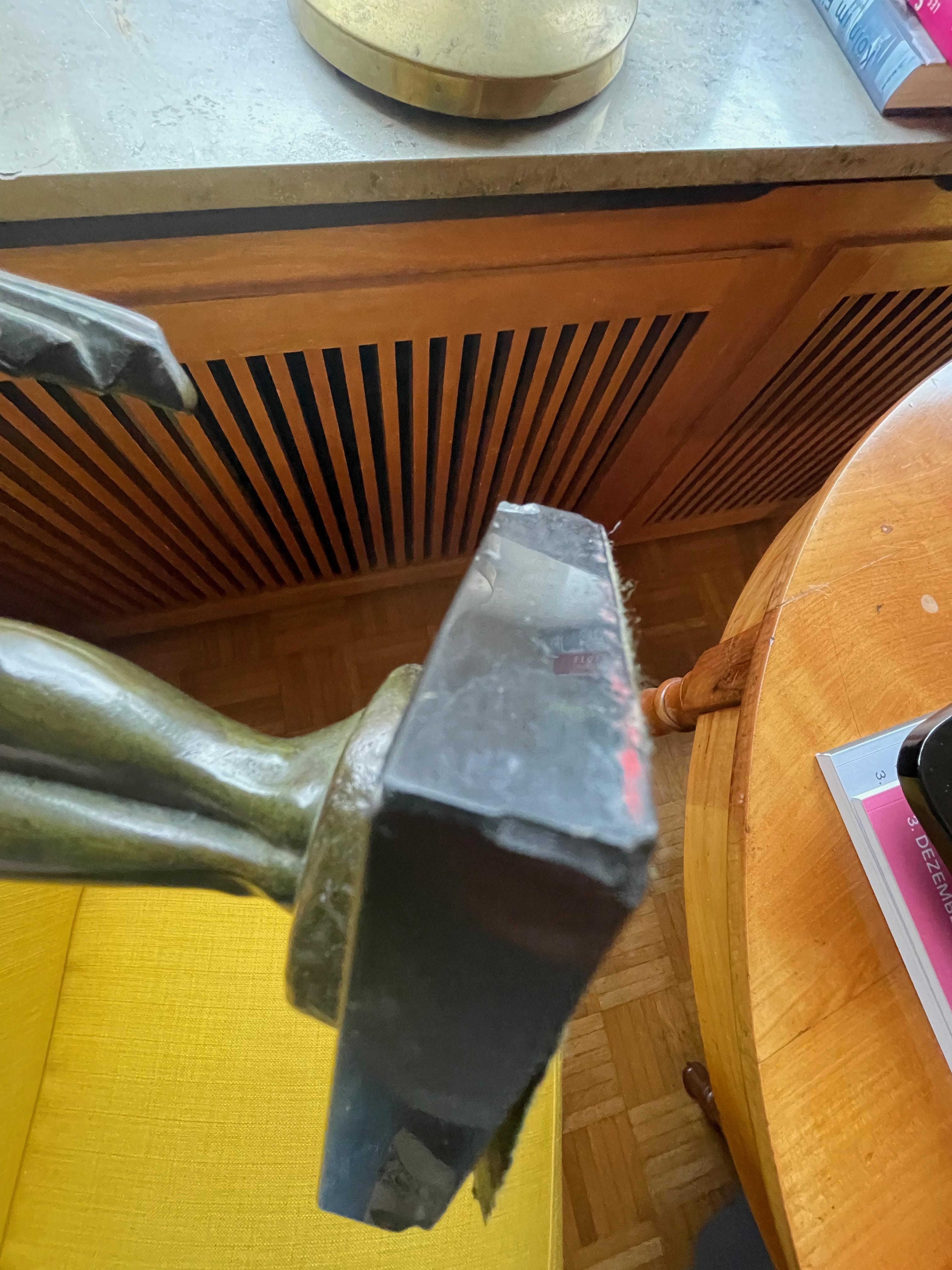 Weibliche klassische Art Déco Bronzefigur von Lucien Alliot, Frankreich 1920er Jahre. Unterschrieben. im Angebot 9