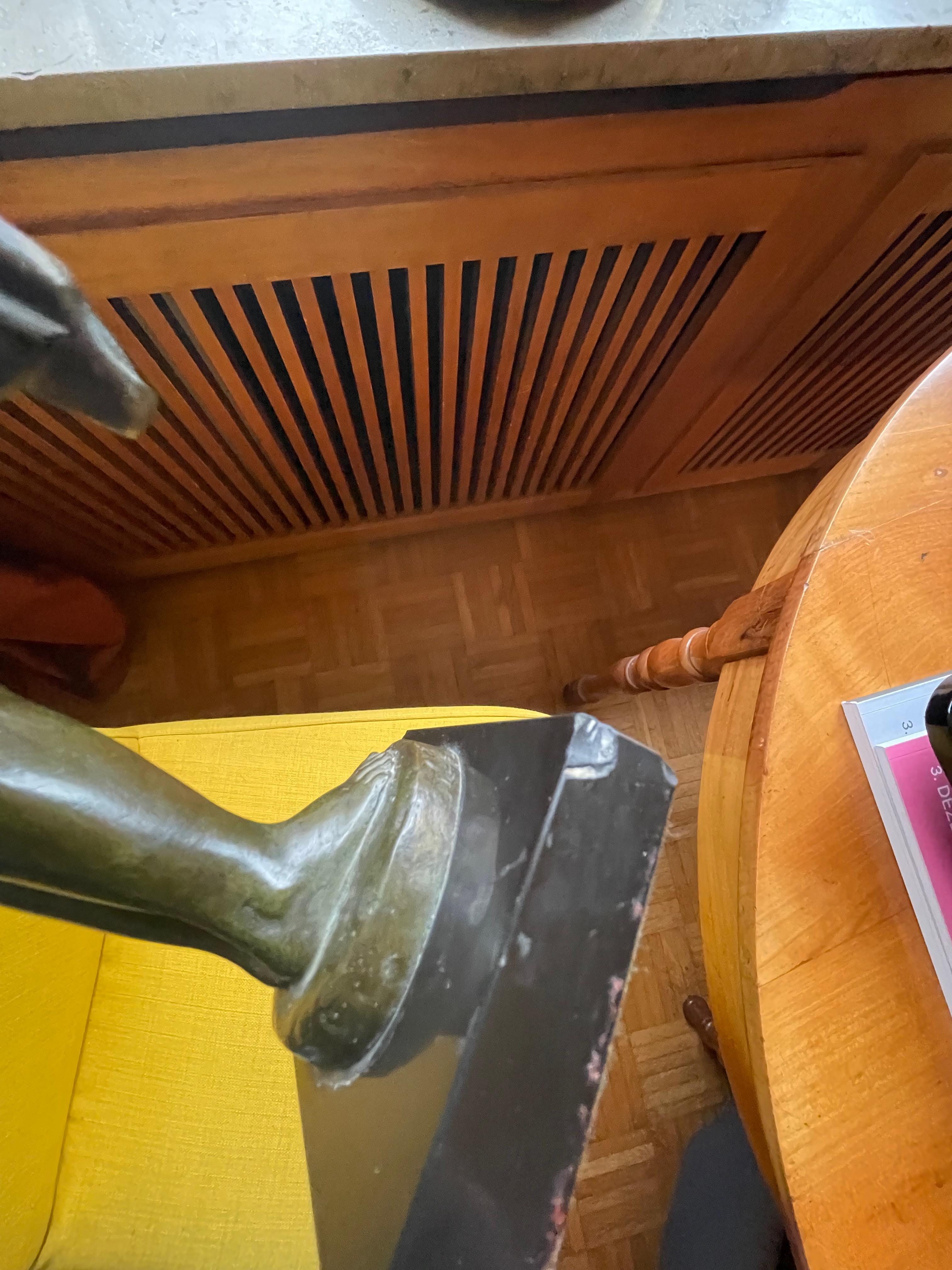 Weibliche klassische Art Déco Bronzefigur von Lucien Alliot, Frankreich 1920er Jahre. Unterschrieben. im Angebot 10