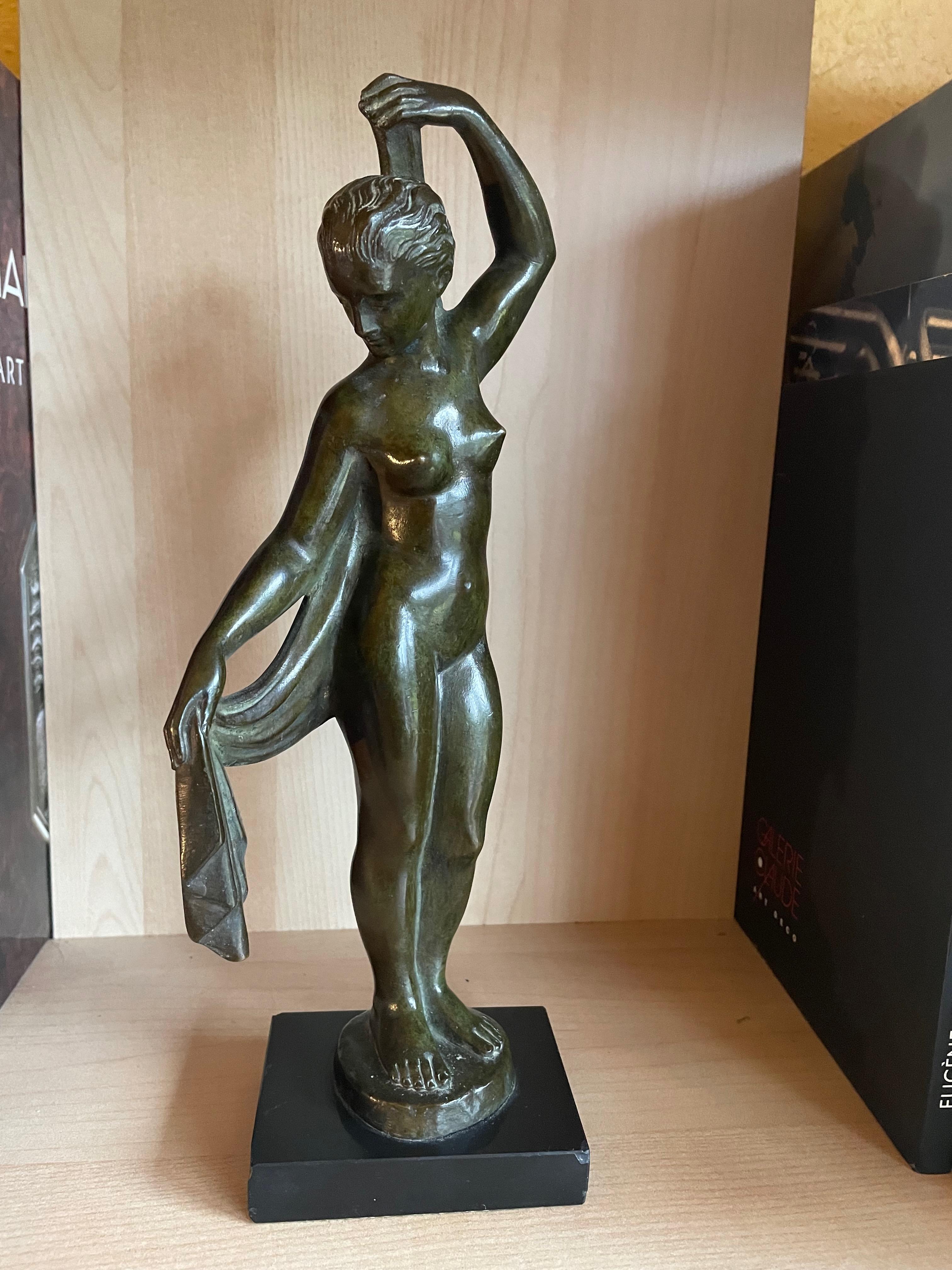 Weibliche klassische Art Déco Bronzefigur von Lucien Alliot, Frankreich 1920er Jahre. Unterschrieben. (Handgefertigt) im Angebot