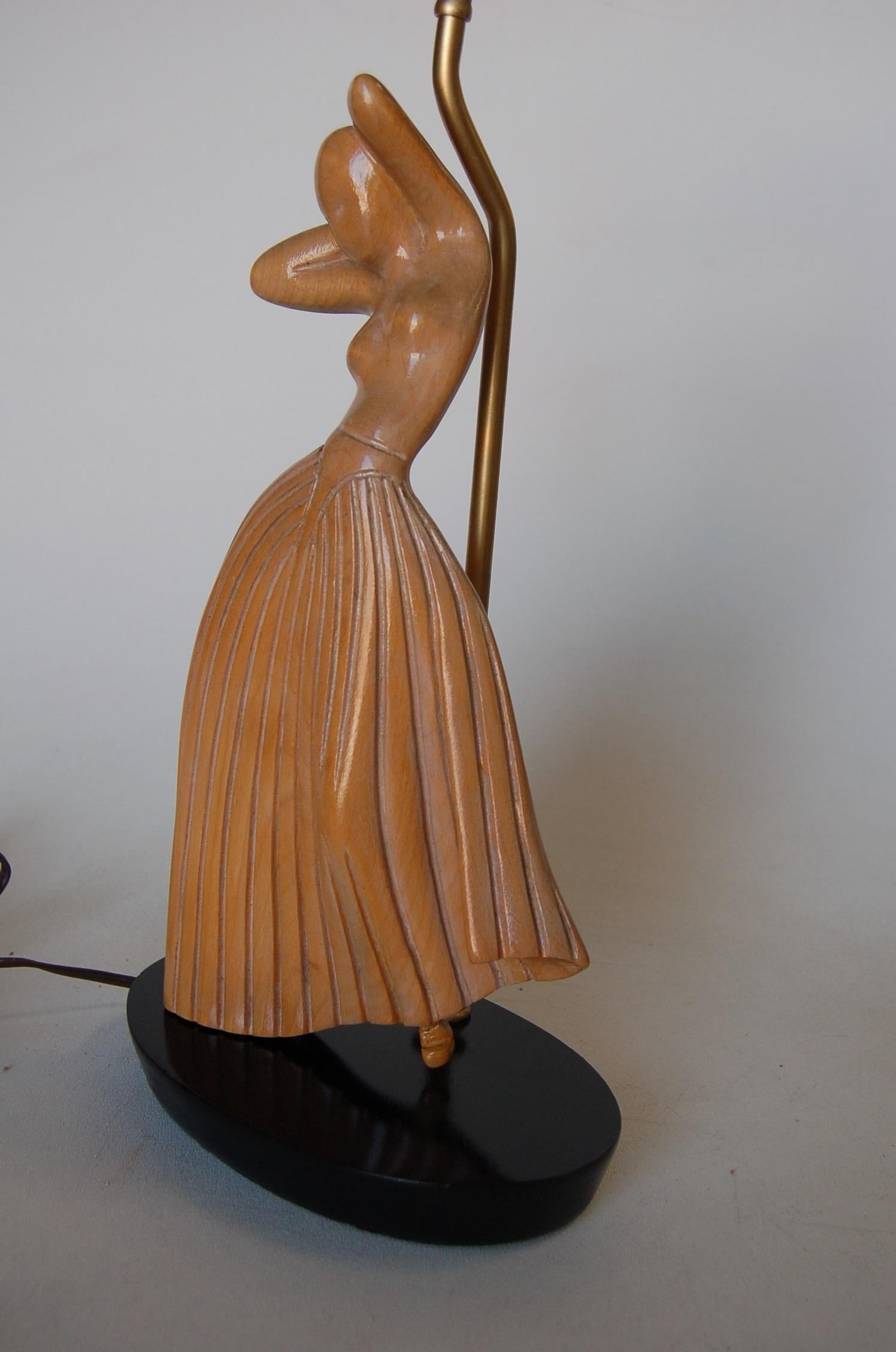 Mid-20th Century Female Figural Dancer Carved Oak Table Lamp in the Style of Jascha Heifetz For Sale