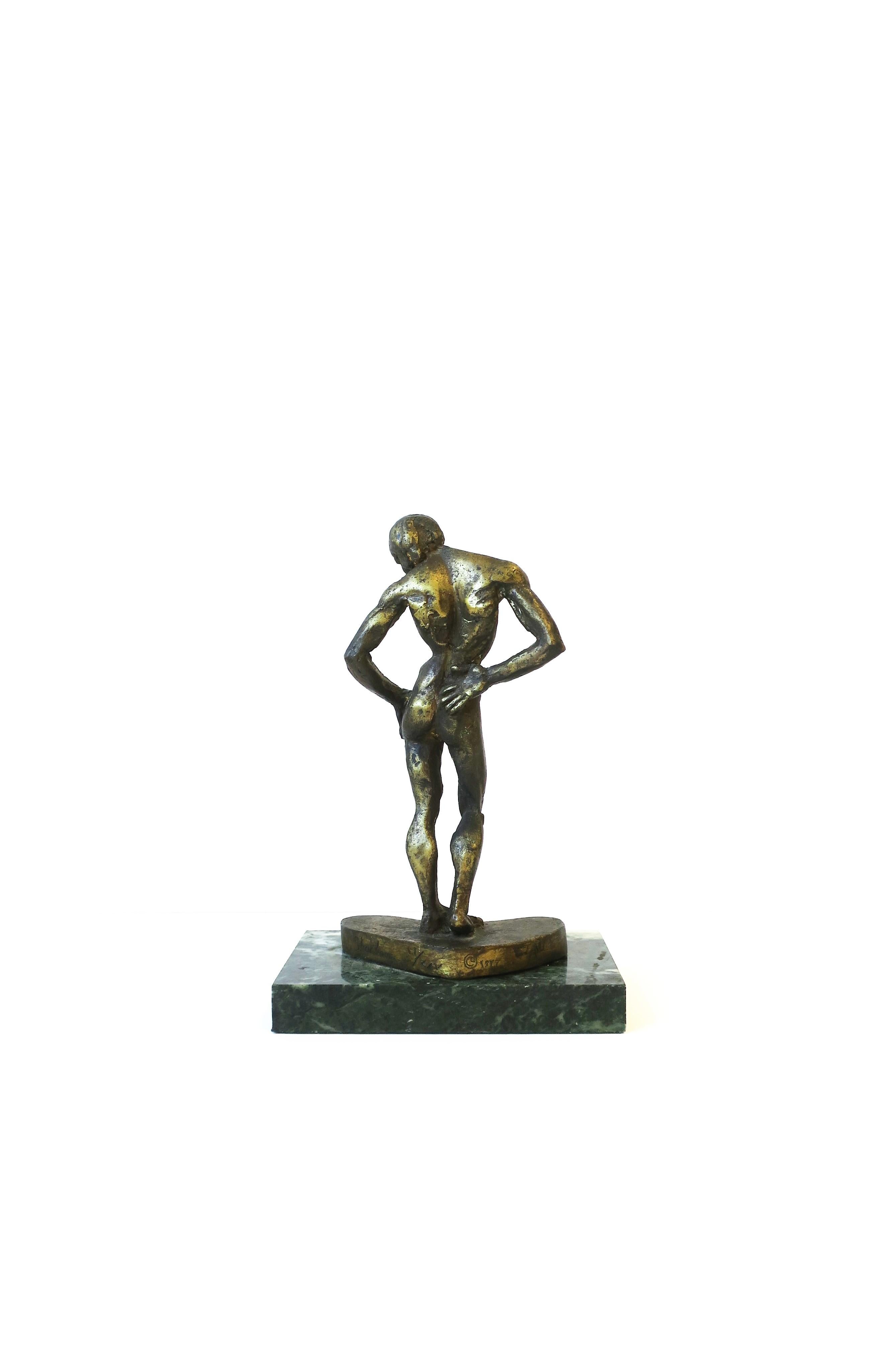 Sculpture féminine en bronze Art déco de Michael Shacham, 1977 en vente 4