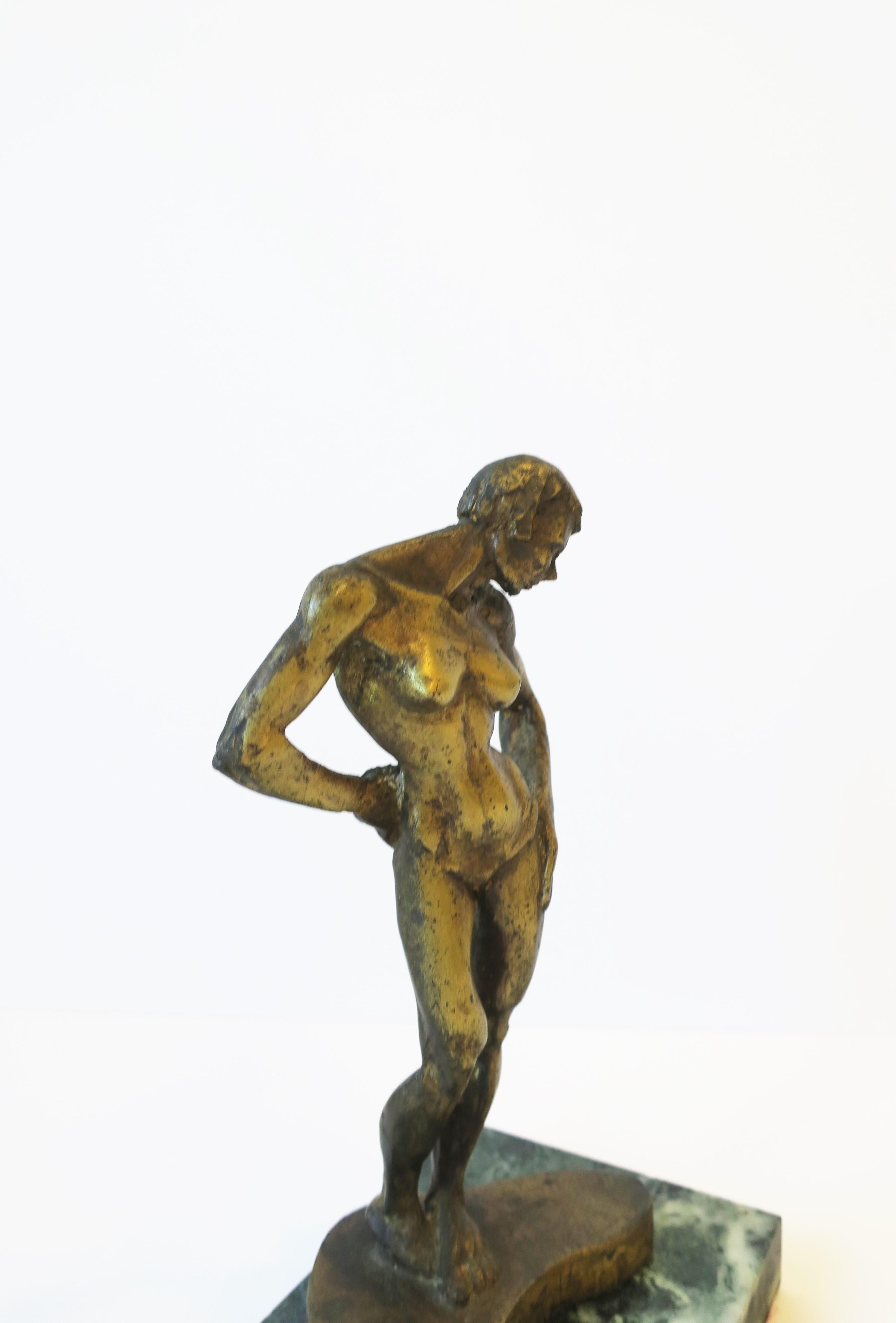 Sculpture féminine en bronze Art déco de Michael Shacham, 1977 en vente 7