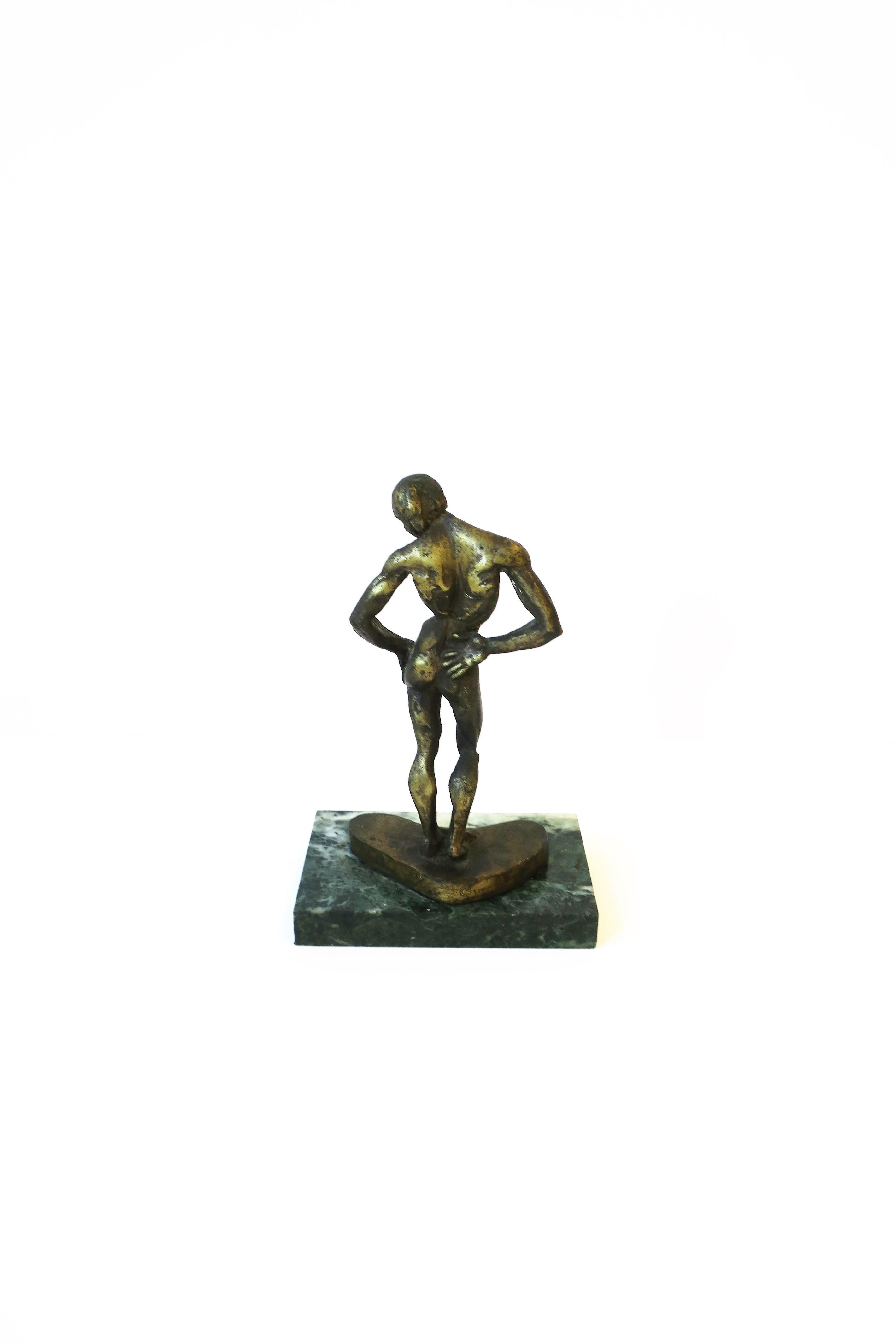 Sculpture féminine en bronze Art déco de Michael Shacham, 1977 en vente 9