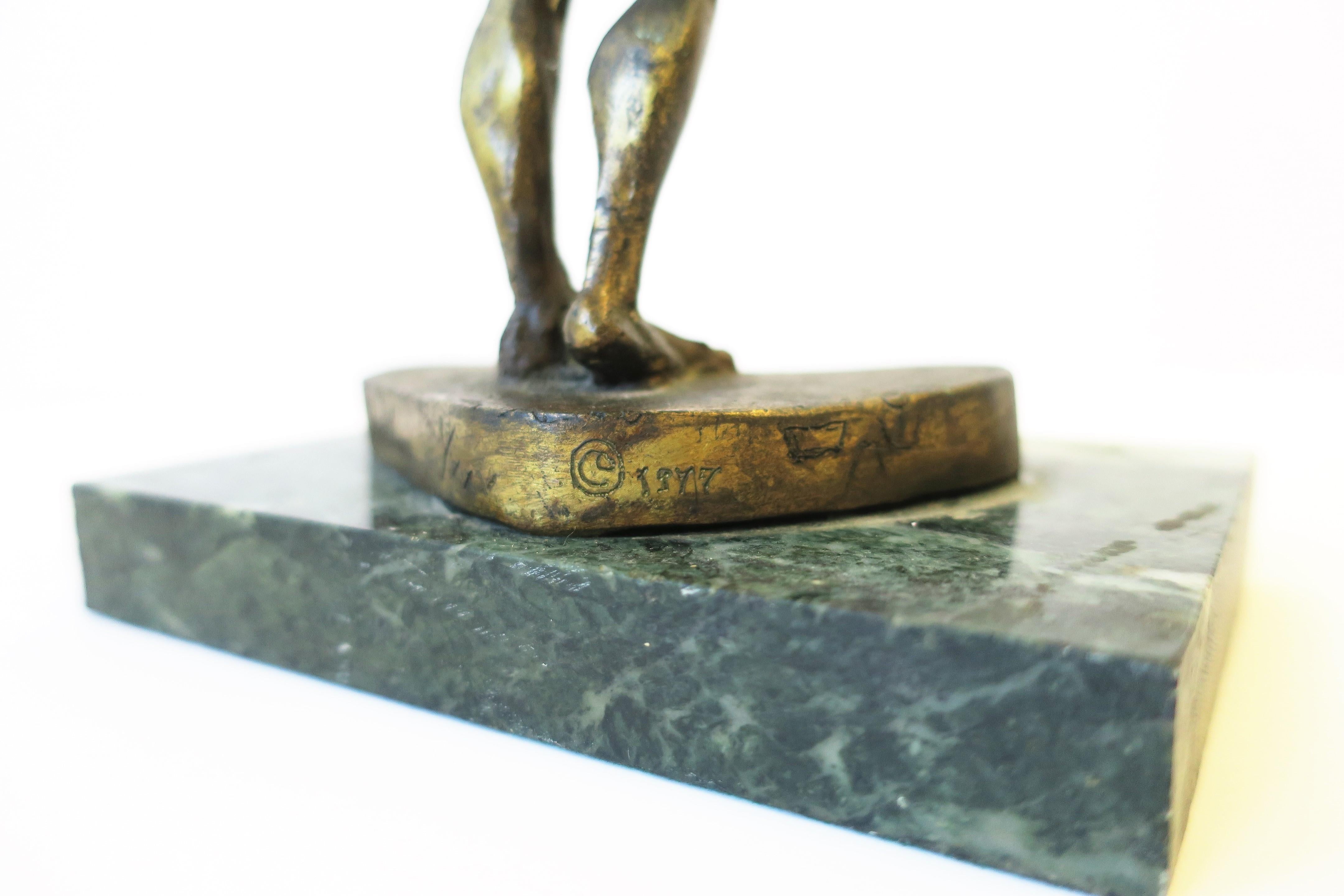 Sculpture féminine en bronze Art déco de Michael Shacham, 1977 en vente 11