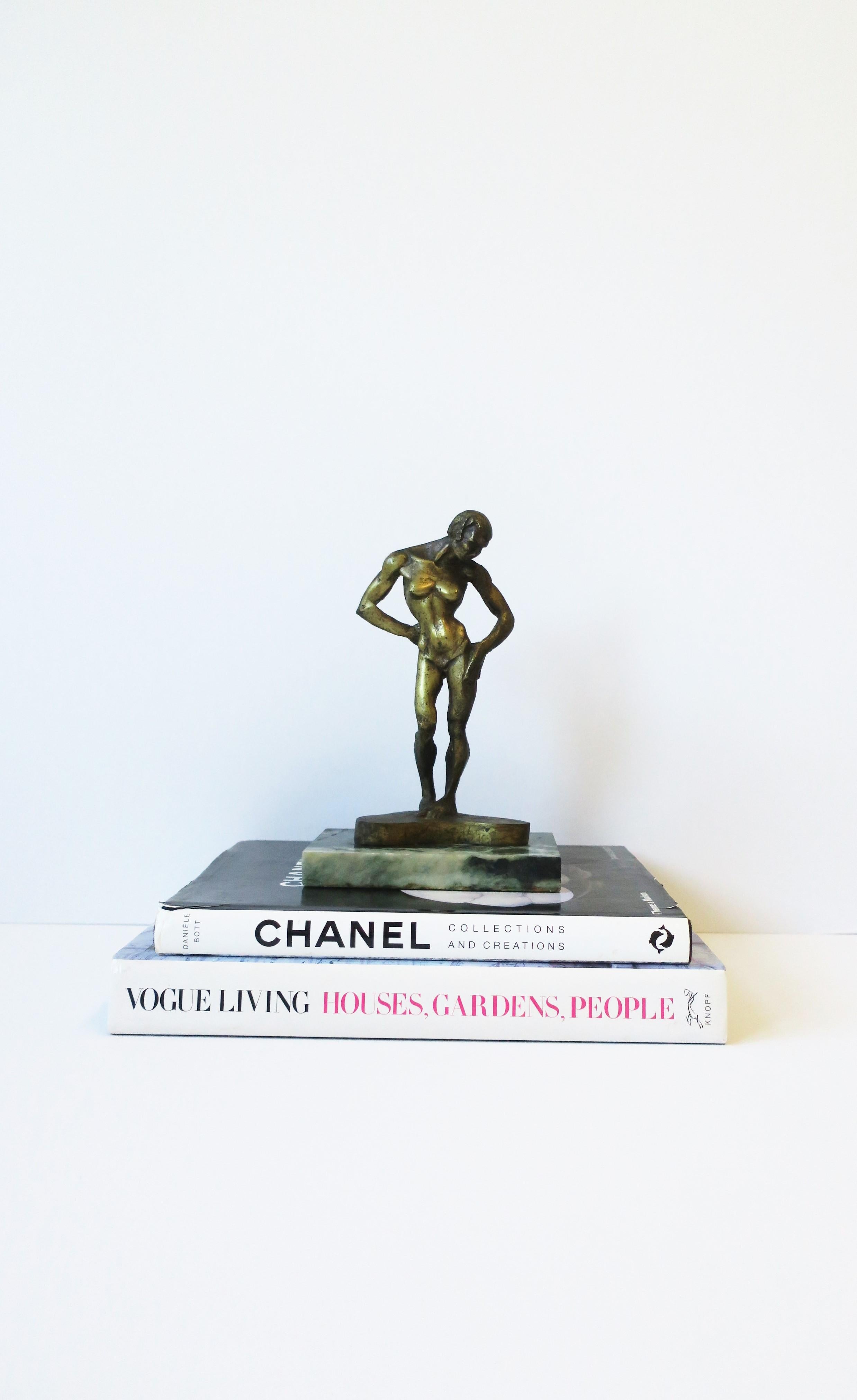 20ième siècle Sculpture féminine en bronze Art déco de Michael Shacham, 1977 en vente