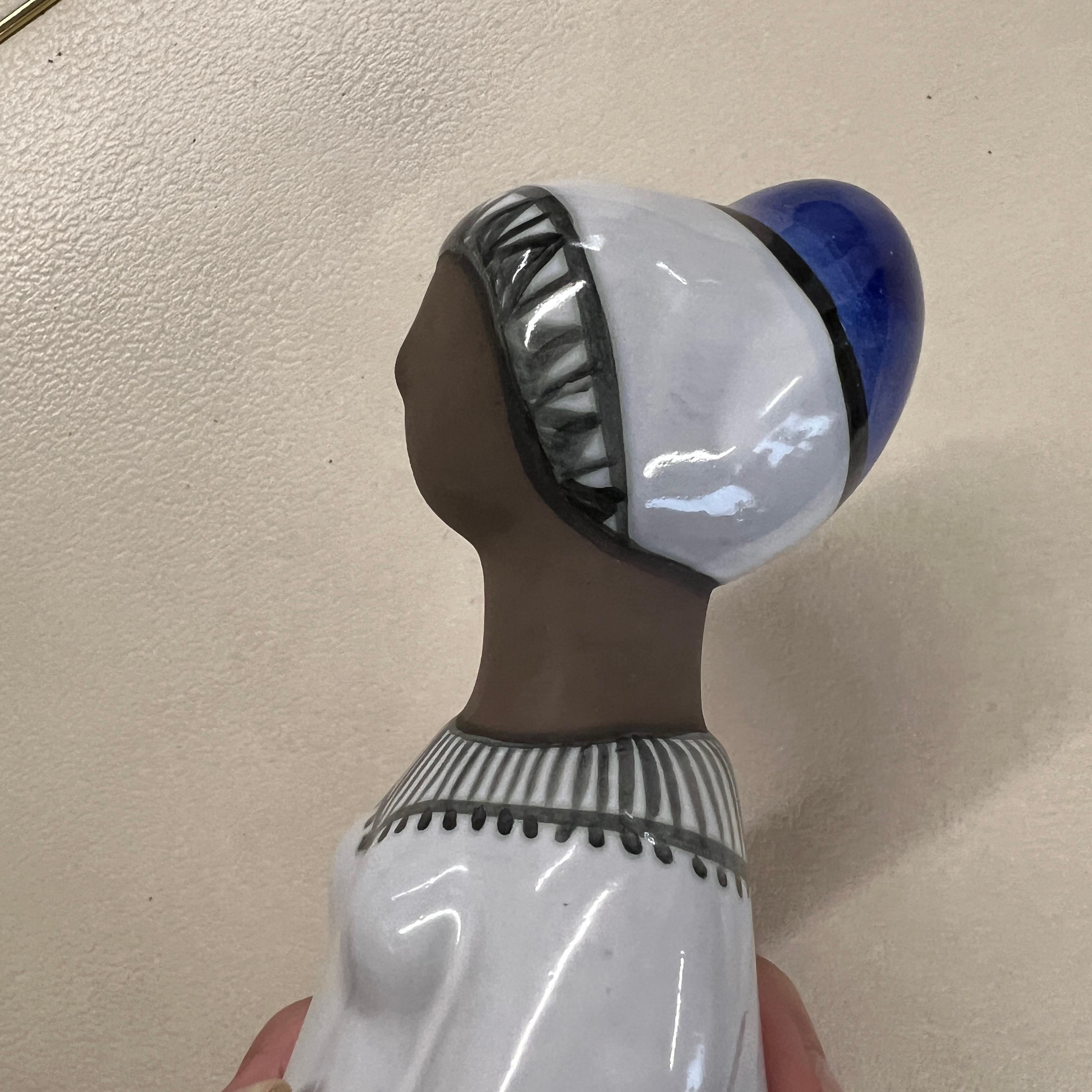 Weibliche Figur von Mari Simmulson für Upsala Ekeby um 1960 (Mitte des 20. Jahrhunderts) im Angebot