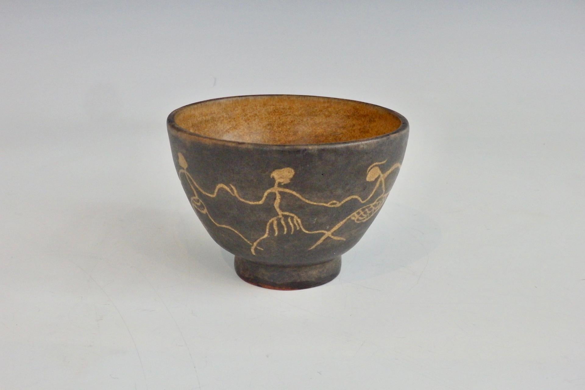 American Female Figure Sgraffito Design Pottery Bowl by Rozsika Blackstone For Sale