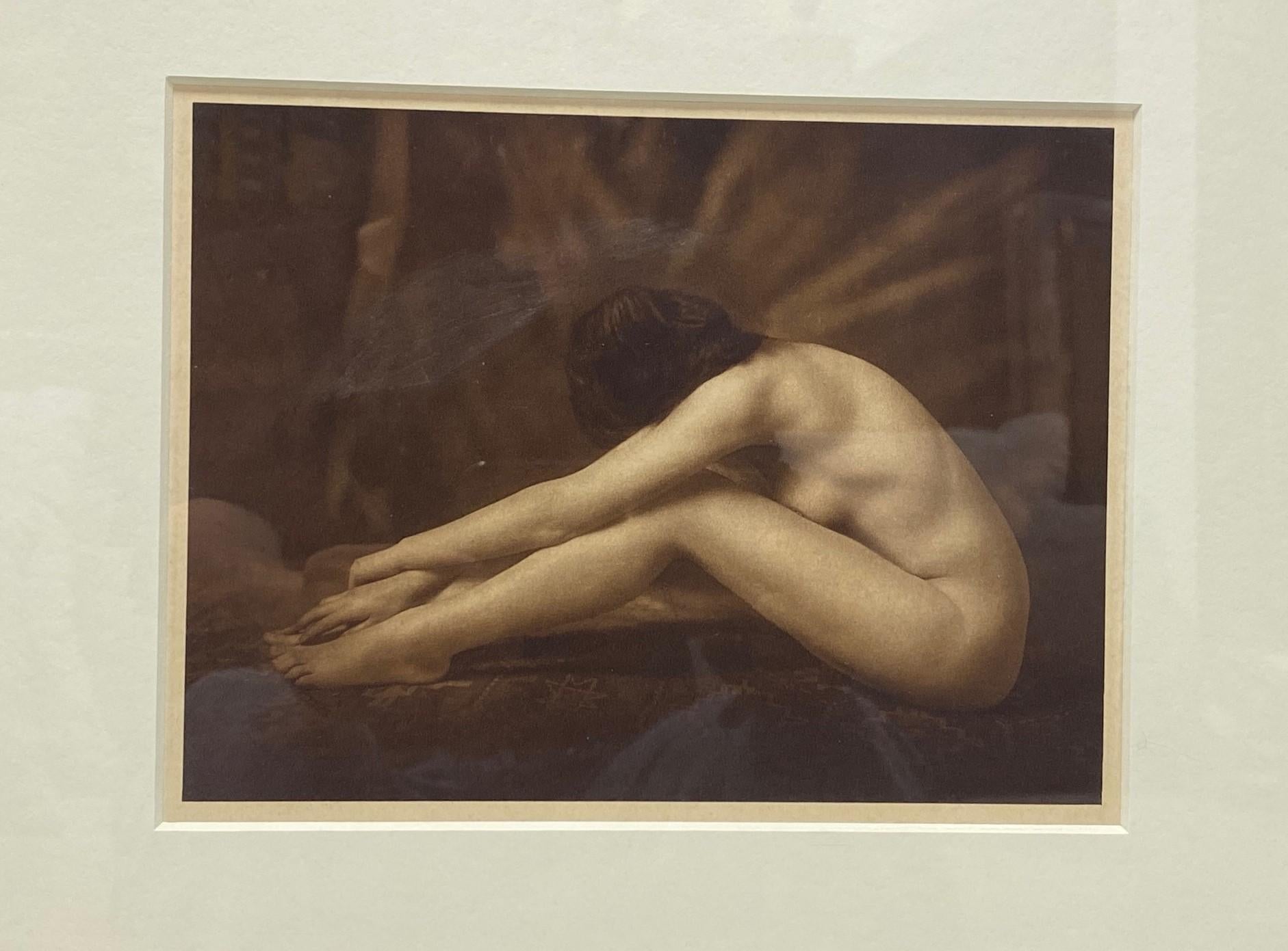 Mid-Century moderno Fotografia di nudo femminile in bianco e nero color seppia alla maniera di Ruth Bernhard in vendita