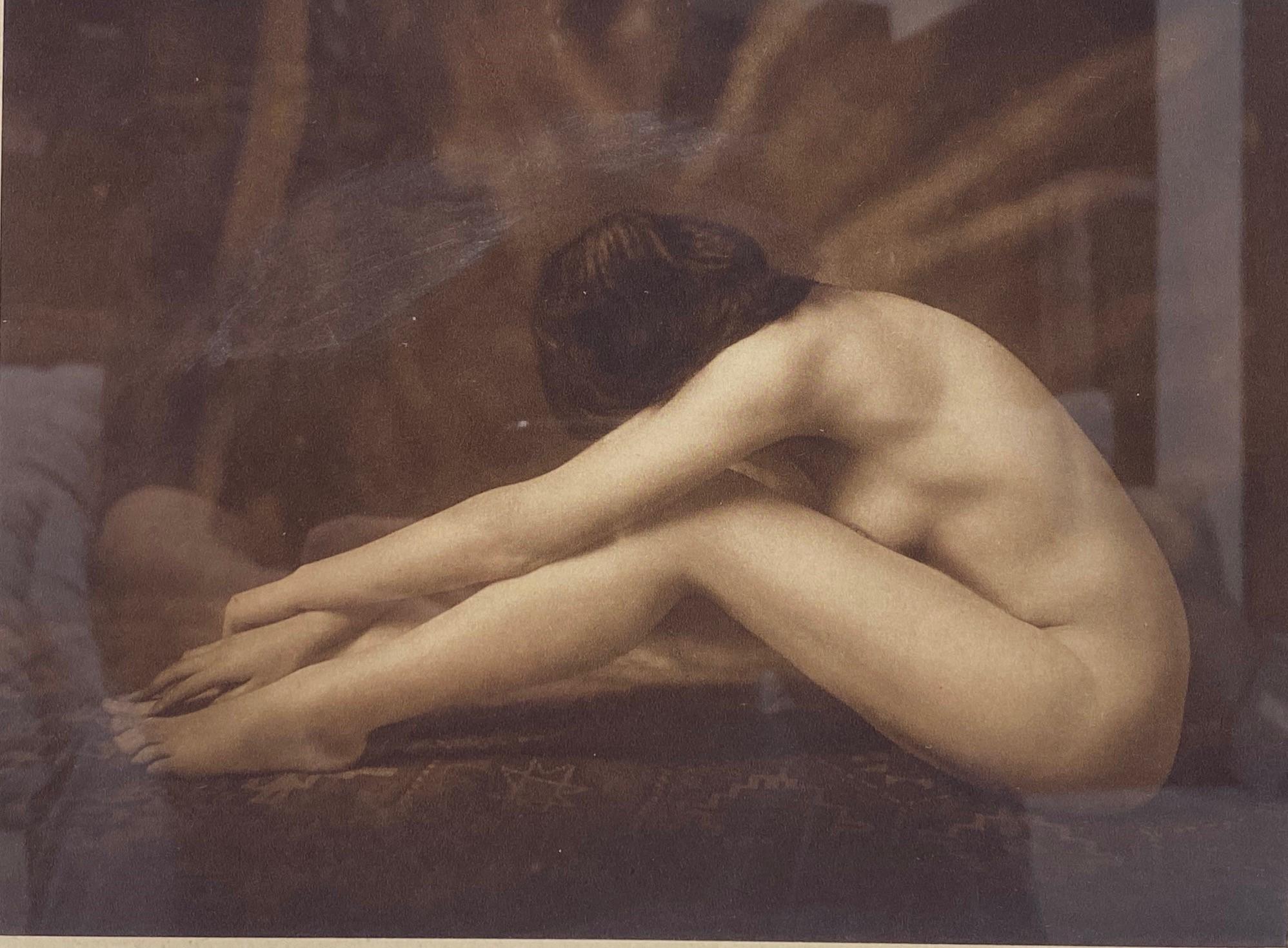Americano Fotografia di nudo femminile in bianco e nero color seppia alla maniera di Ruth Bernhard in vendita