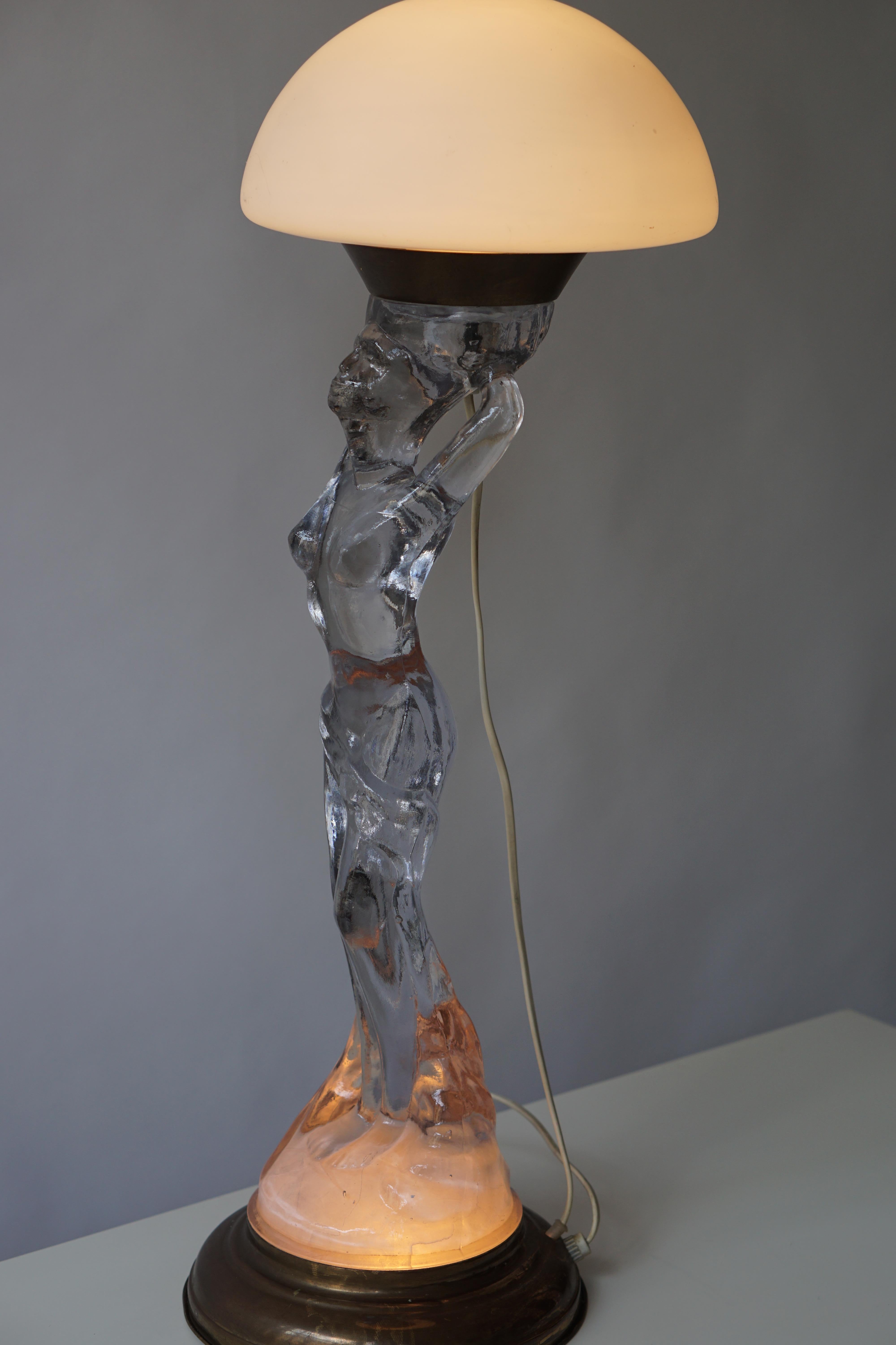 Female Nude Table Lamp in Glass and Brass For Sale 1