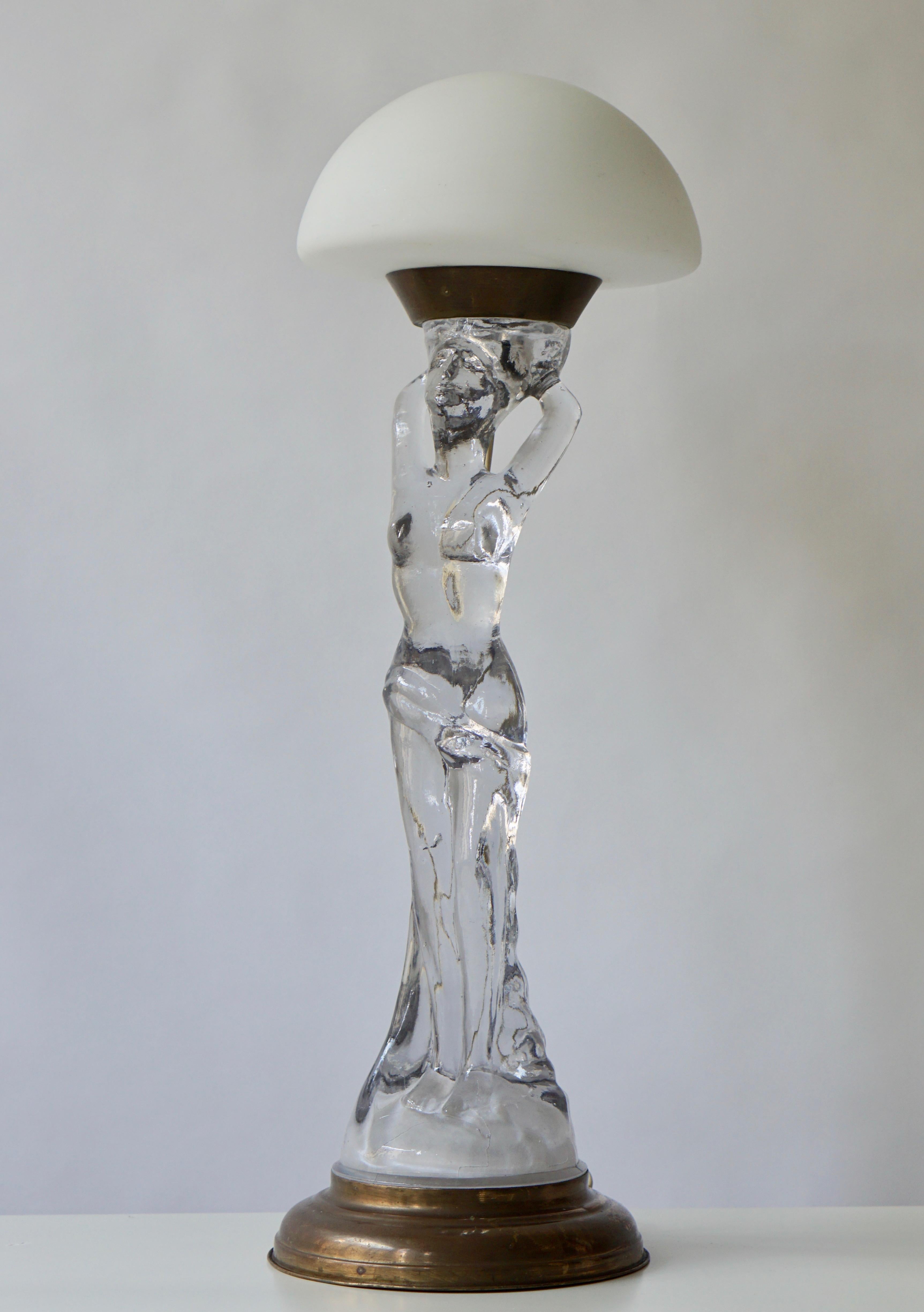 Hollywood Regency Female Nude Table Lamp in Glass and Brass For Sale