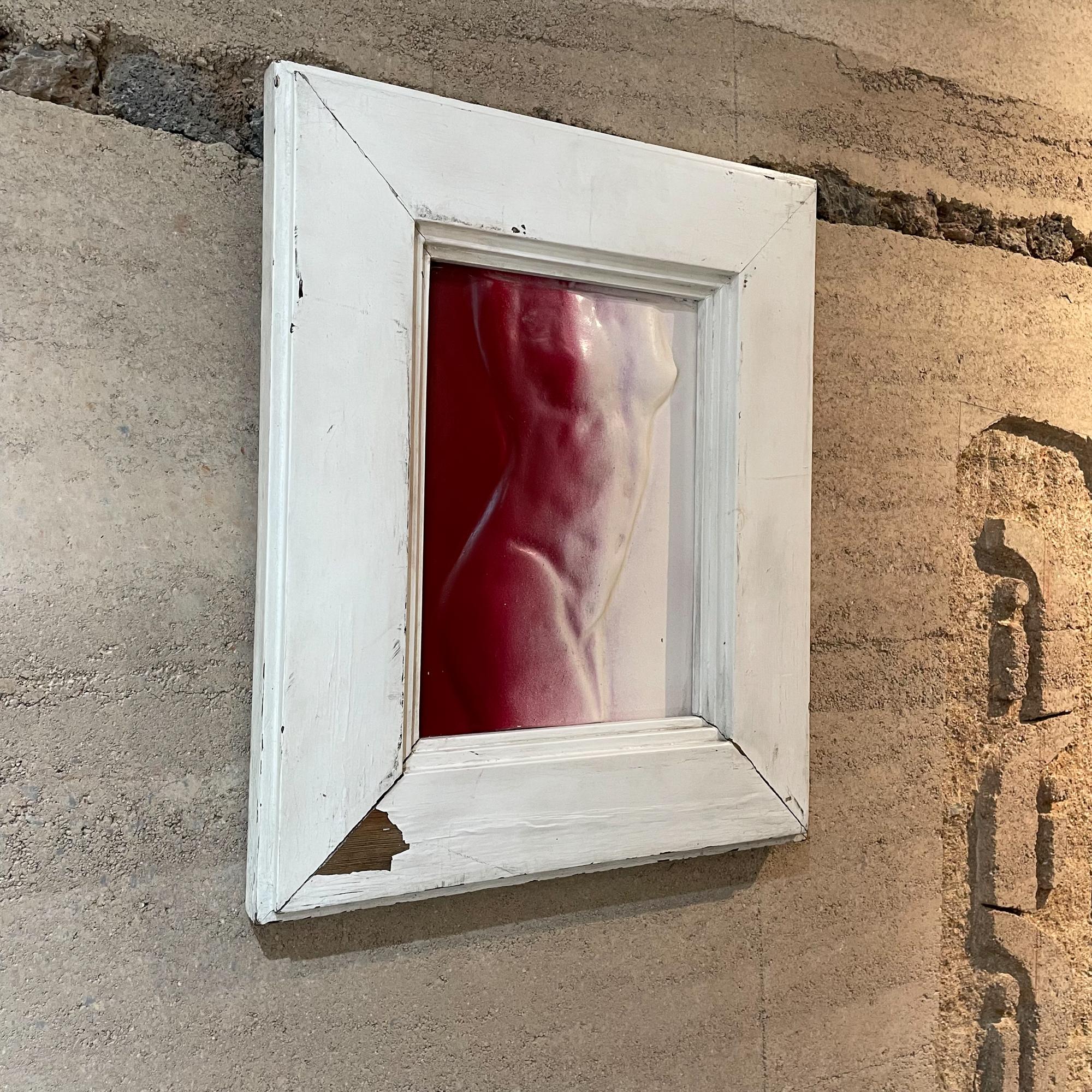 Vintage female nude torso wall art in cast aluminum metal. Patinated. In white and red.
Wood frame painted in white.
Measures: 21.5 tall x 17.63 W x 1.75 D, Art 12.75 tall x 9 .25
Unrestored preowned piece in vintage condition. Patina present.