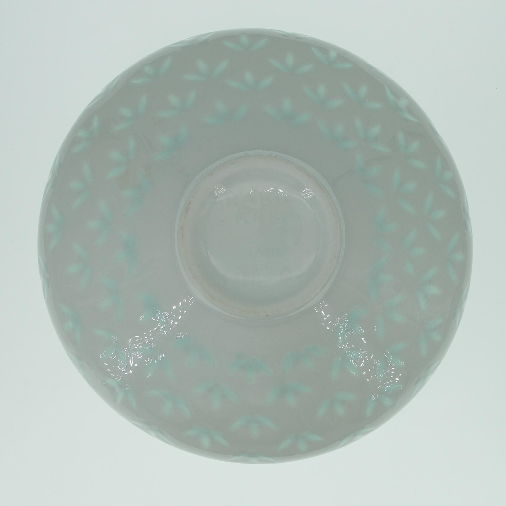 Cuenco de porcelana con motivos chinos de diseño escandinavo femenino, Finlandia Hecho a mano en venta