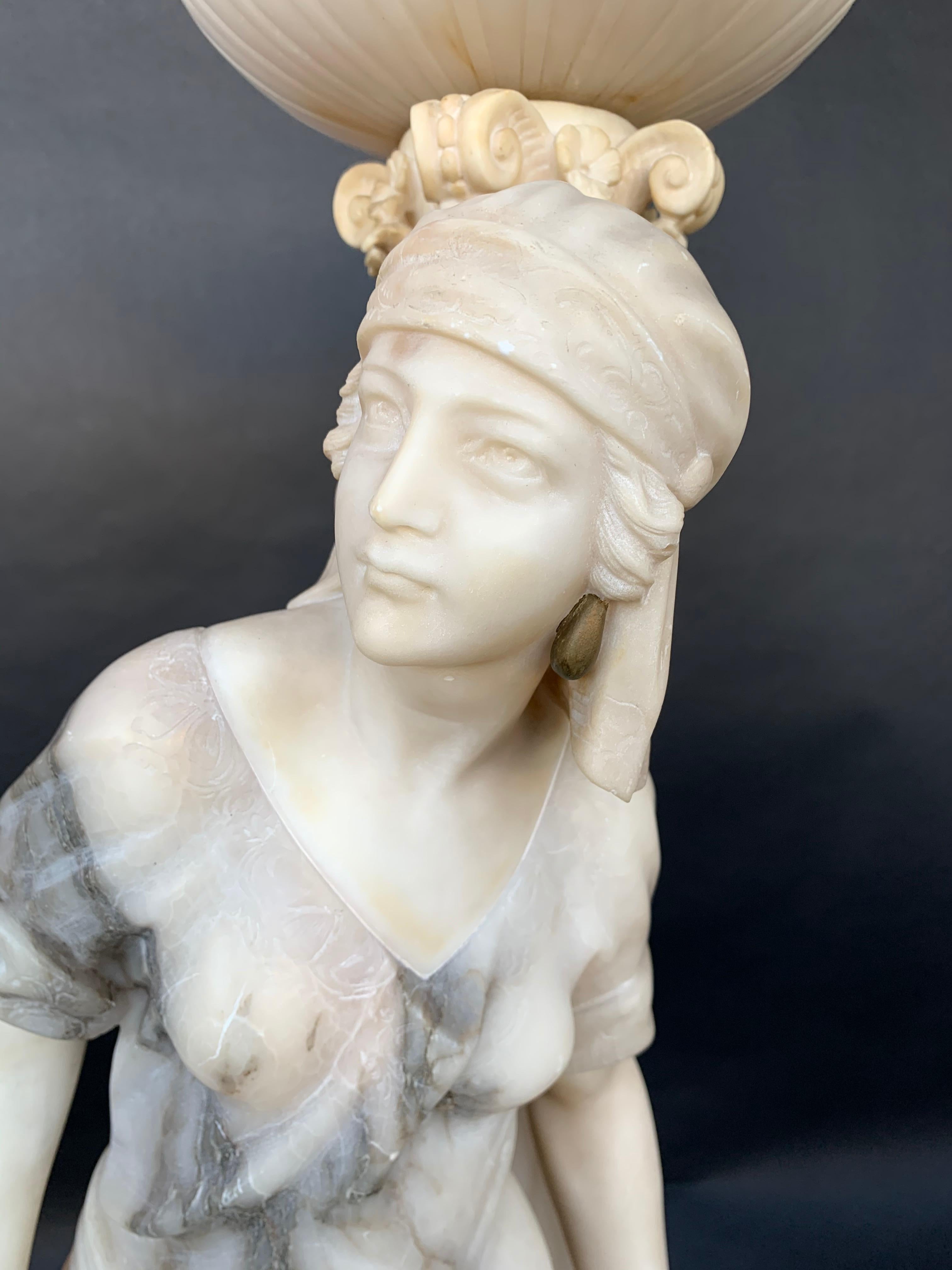italien Lampe torchère sculpturale féminine en vente