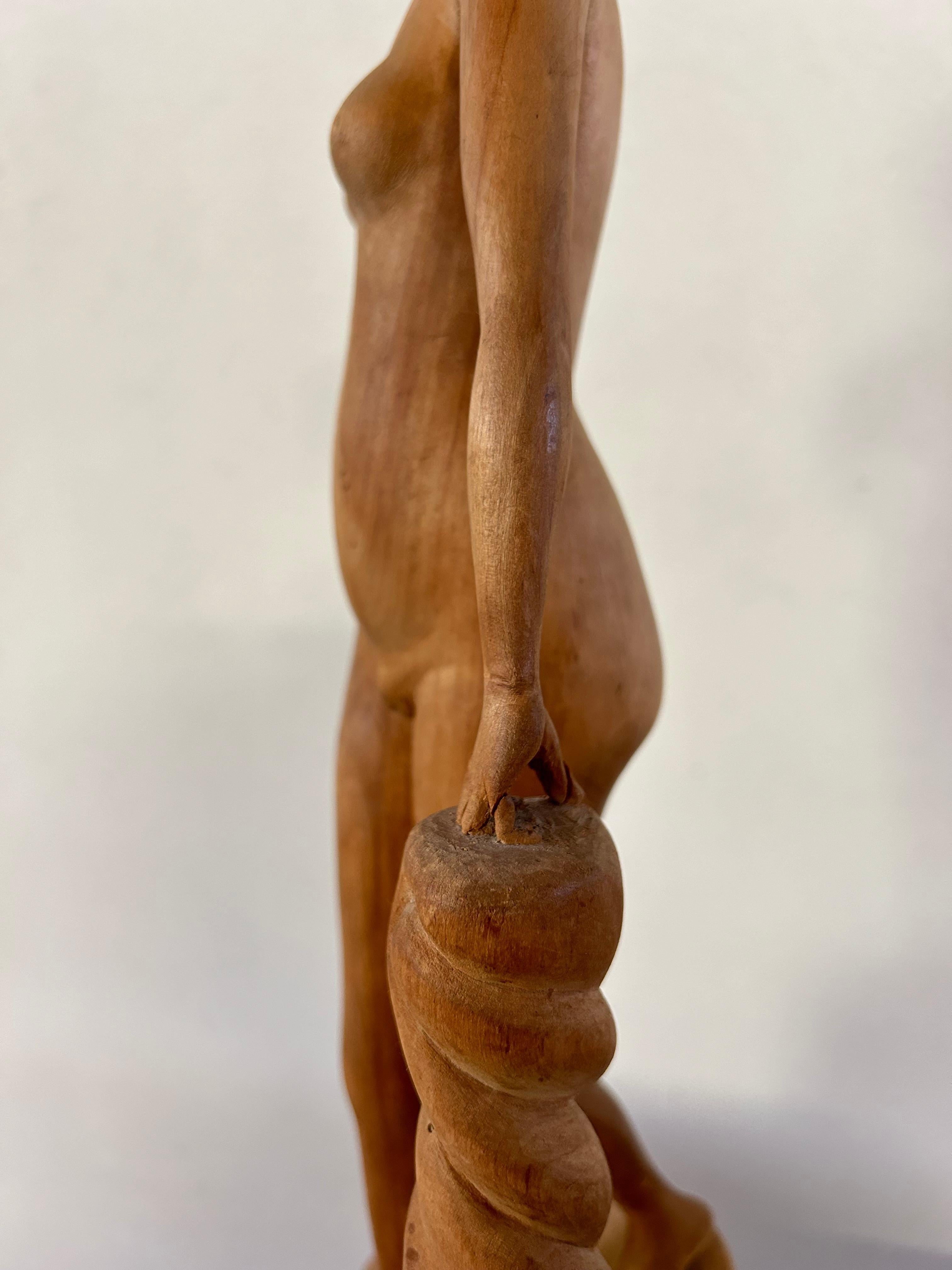 Escultura femenina de Ernst Gustaf Johansson, Suecia 1922 Madera en venta