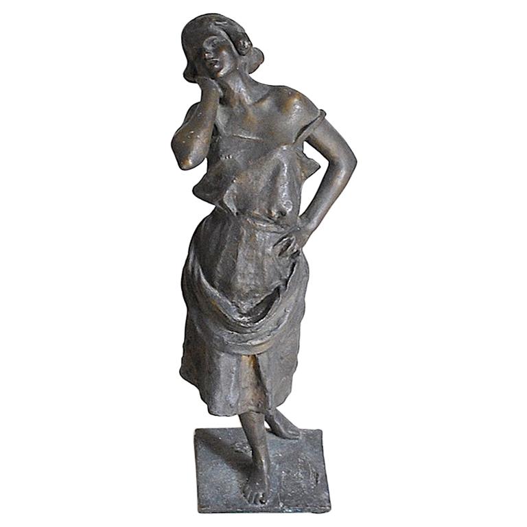 Sculpture féminine en bronze de l'école napolitaine en vente