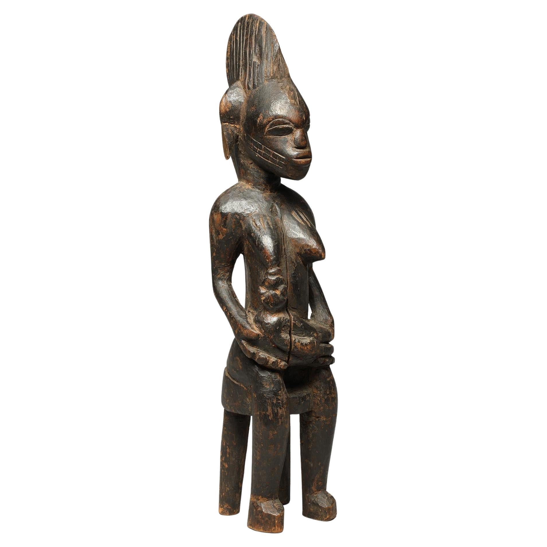 Frauenfigur aus Senufo-Holz als Mutterschaftsfigur mit Baby sitzend auf Hocker, Baby säubern