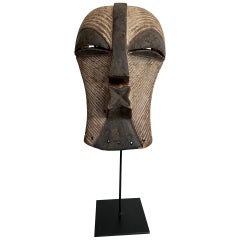 Masque de cérémonie Songye Kifwebe féminin sculpté à la main