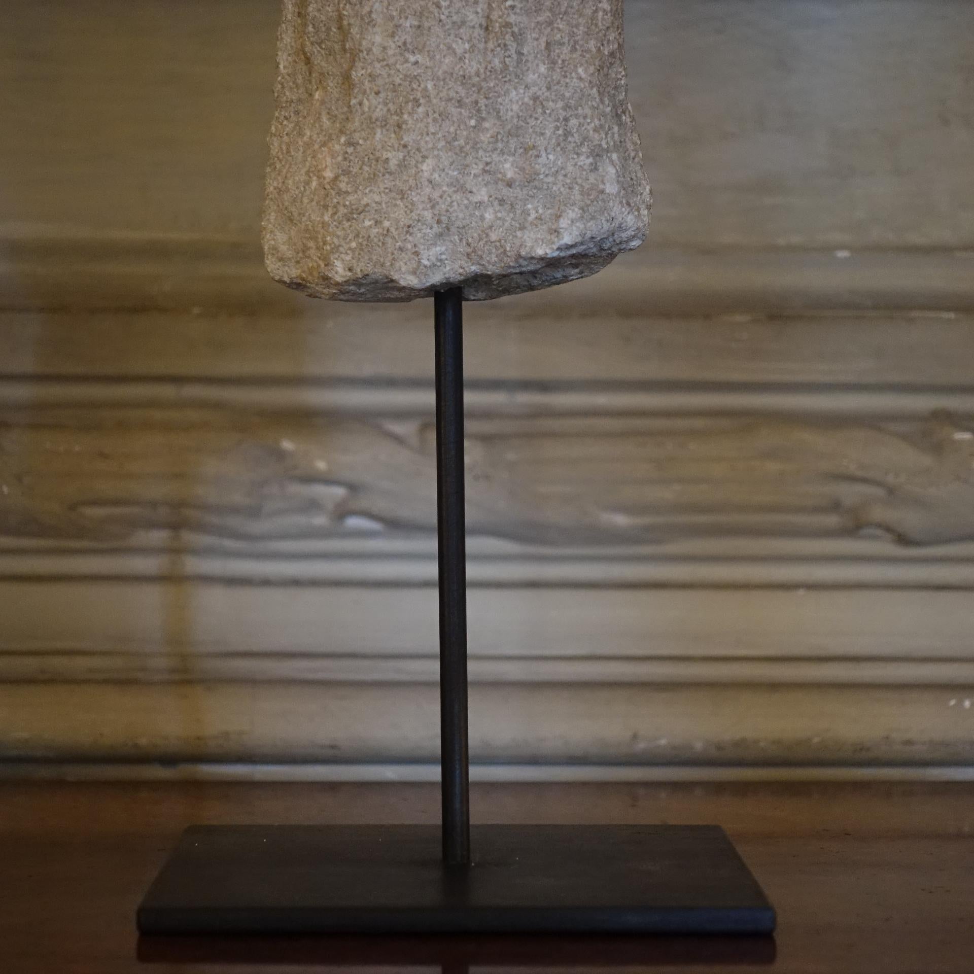Female Stone Head on Steel Pedestal, Italy, Mid 20th Century In Good Condition In Firenze, IT