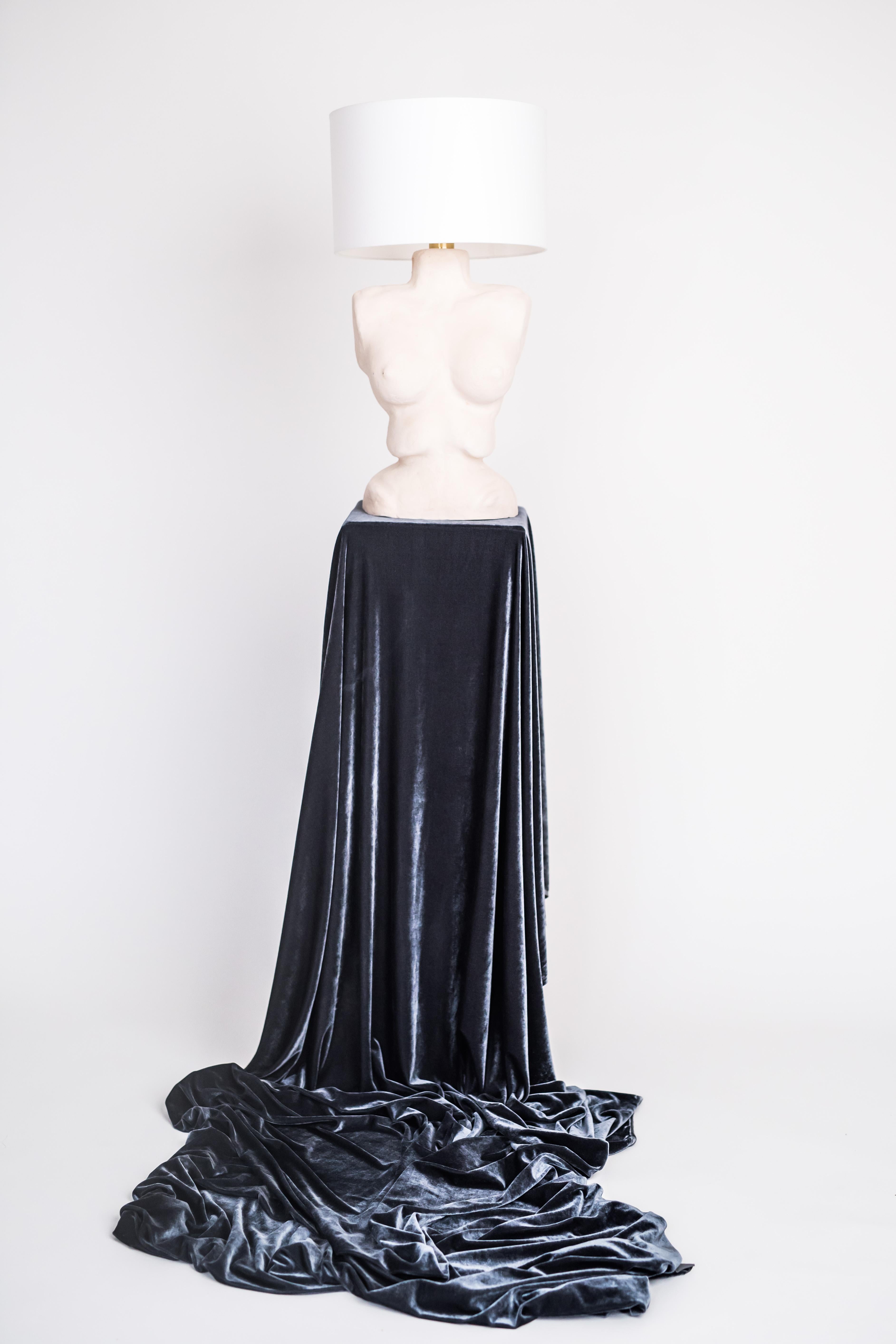 Europeo Scultura di torso femminile di Brajak Vitberg in vendita