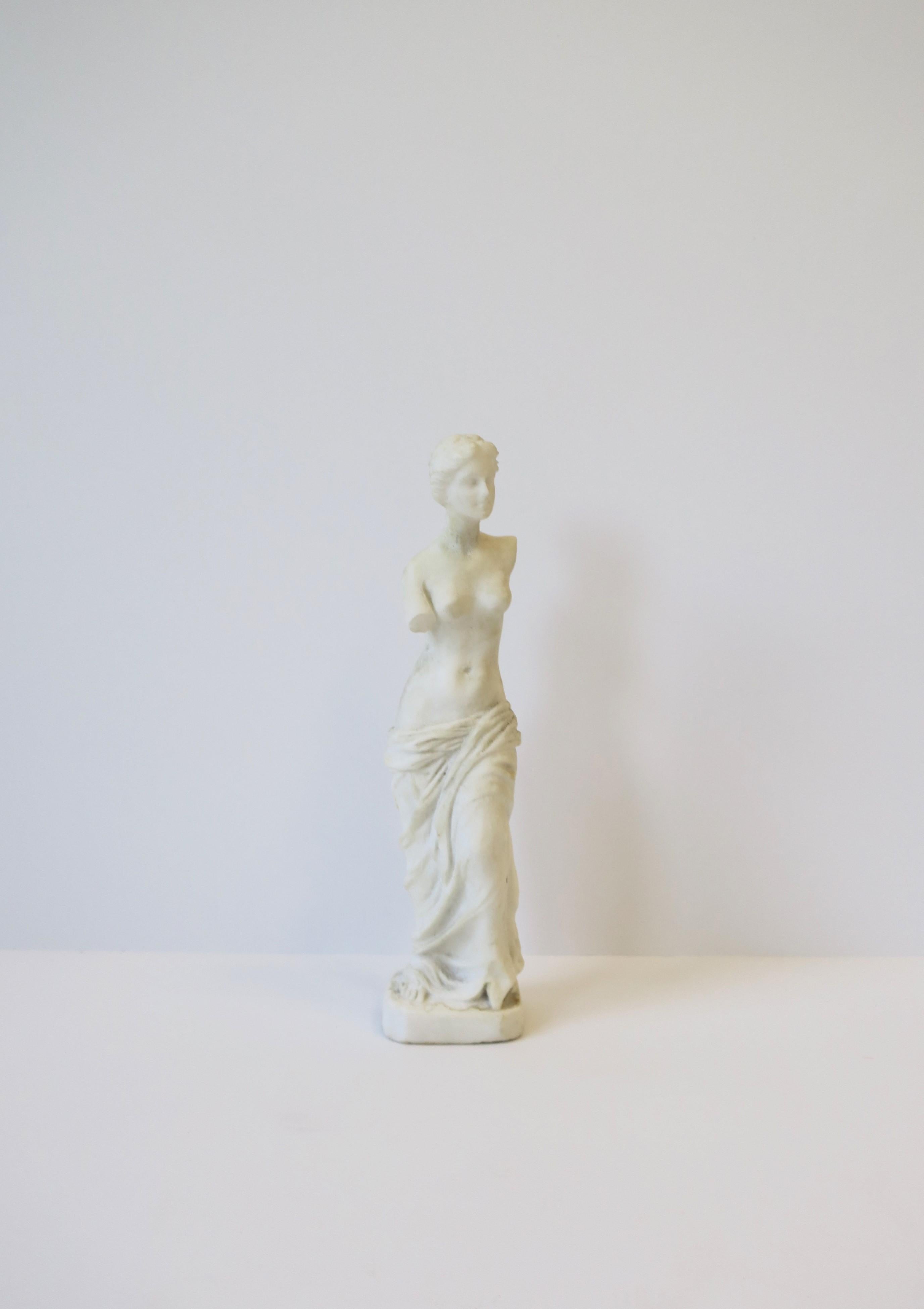 A beautiful white granite marble reproduction of Greek goddess 'Venus de Milo' female figure statue sculpture in the Neoclassical style, circa early 20th century, Italy. A great decorative object as demonstrated in images. Dimensions: 9.5