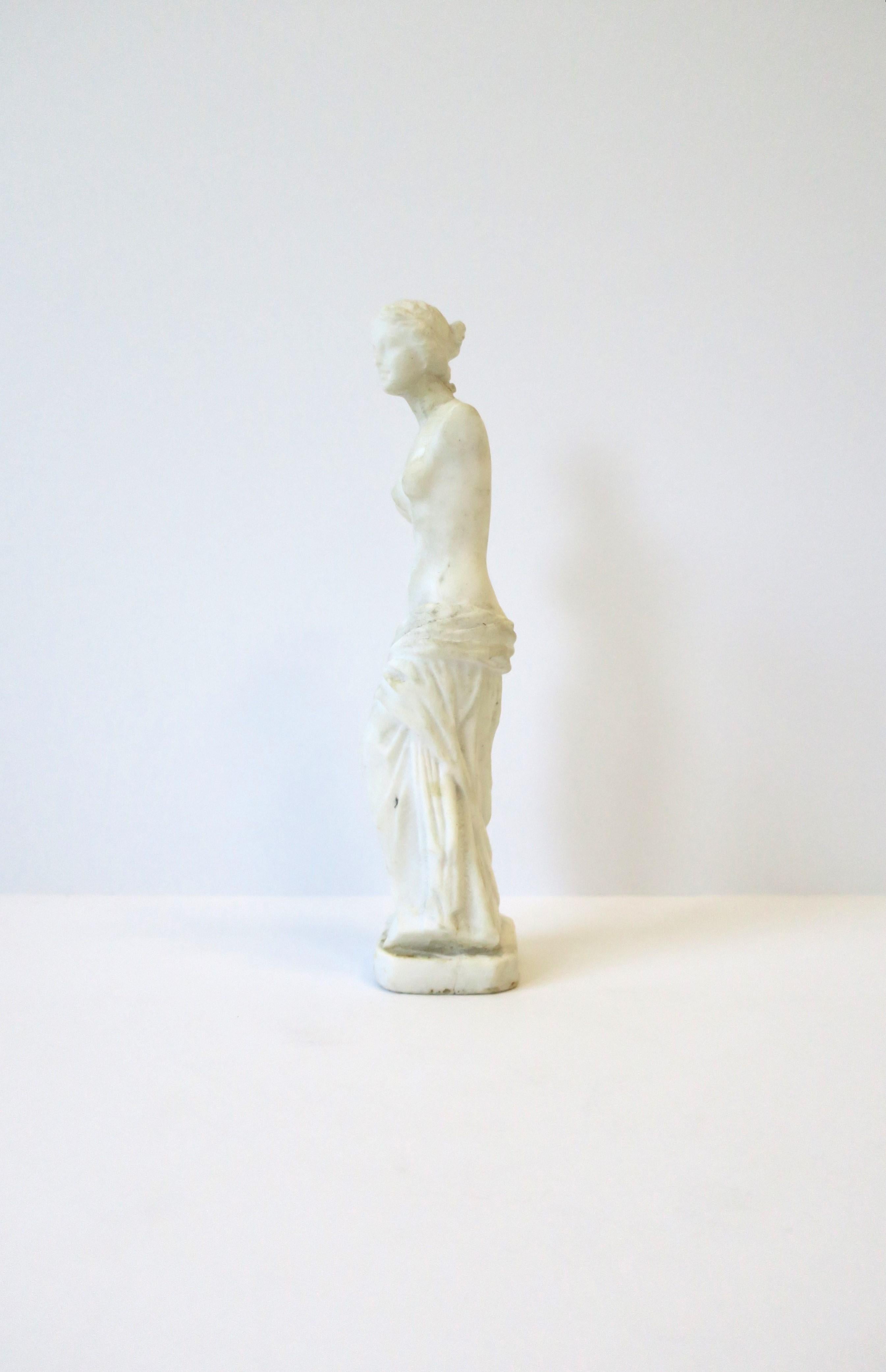 20th Century Venus de Milo White Granite Marble Female Figurative Statue Sculpture For Sale