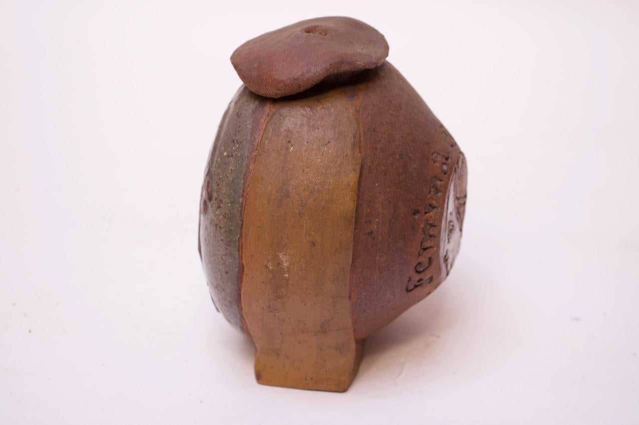 Américain Vase/bougeoir en grès figuratif «mina el Fera » signé Polk en vente
