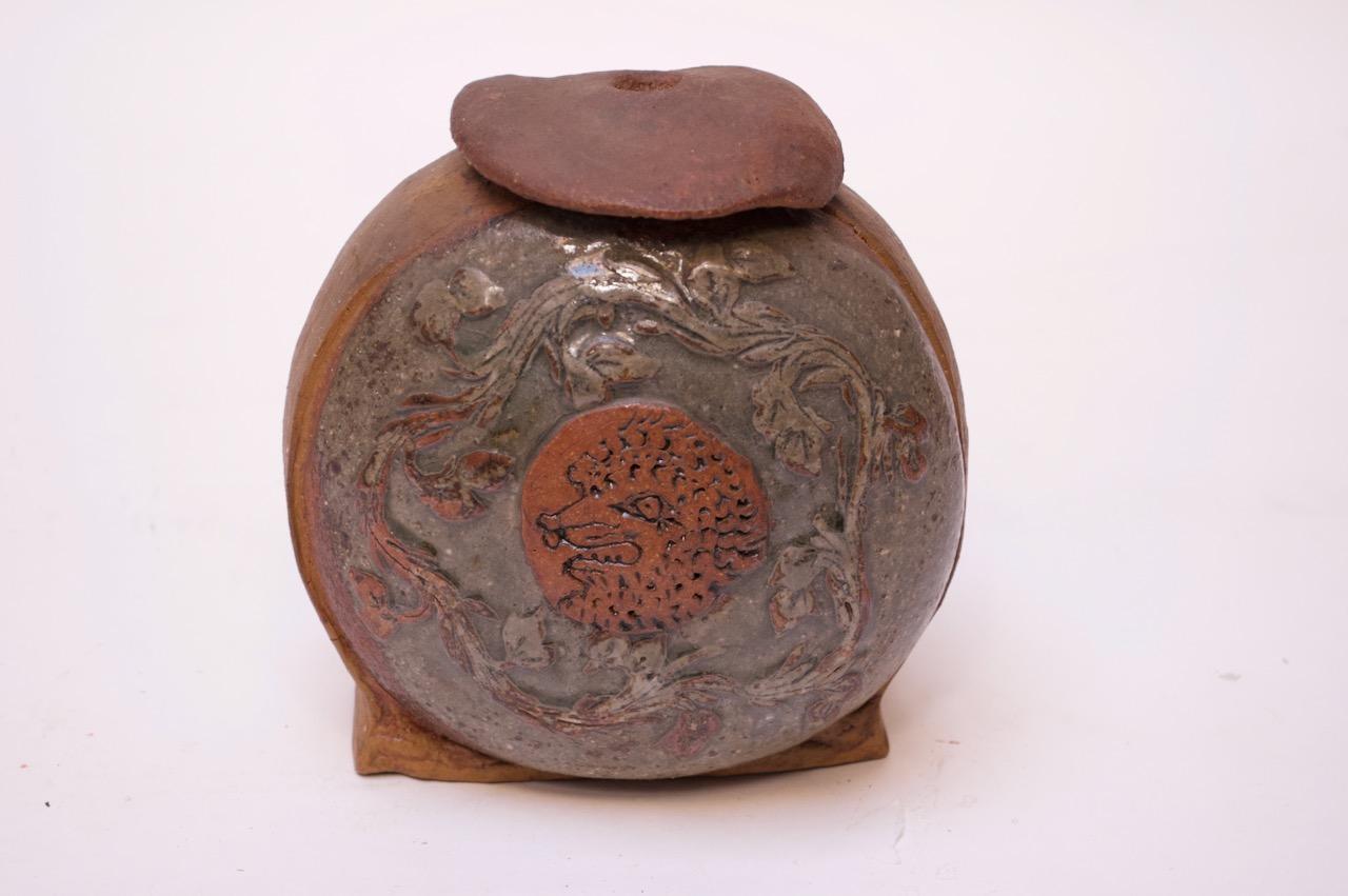 Fin du 20e siècle Vase/bougeoir en grès figuratif «mina el Fera » signé Polk en vente