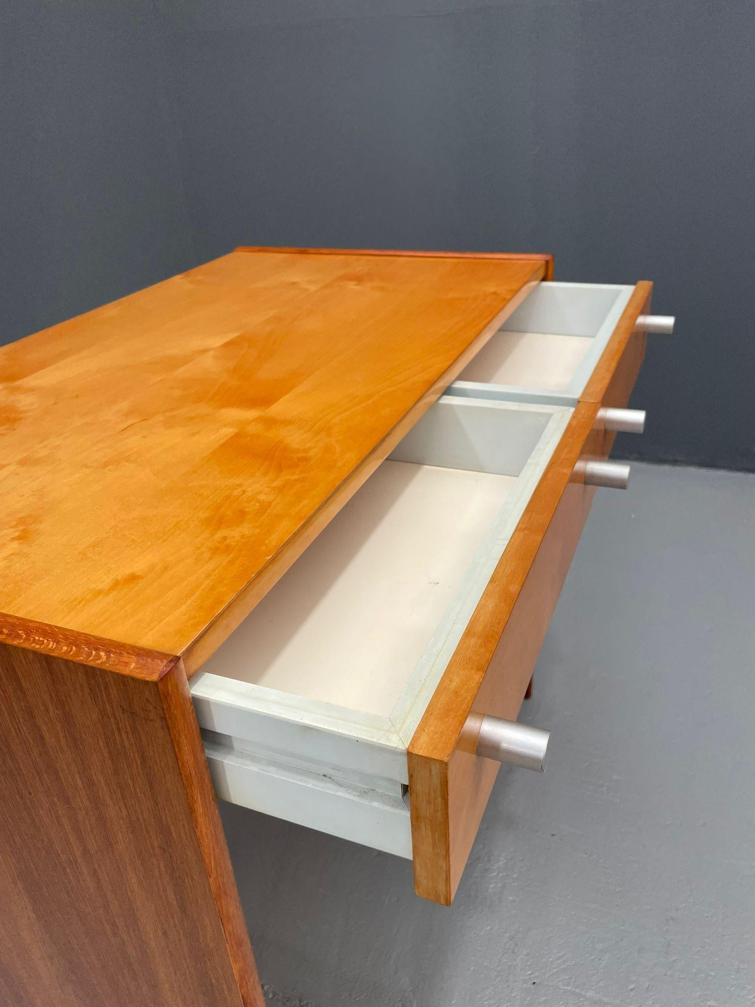 Femina Schminktisch - Jindřich Halabala, 1970er Jahre, UP Závody Bučovice (Holz) im Angebot