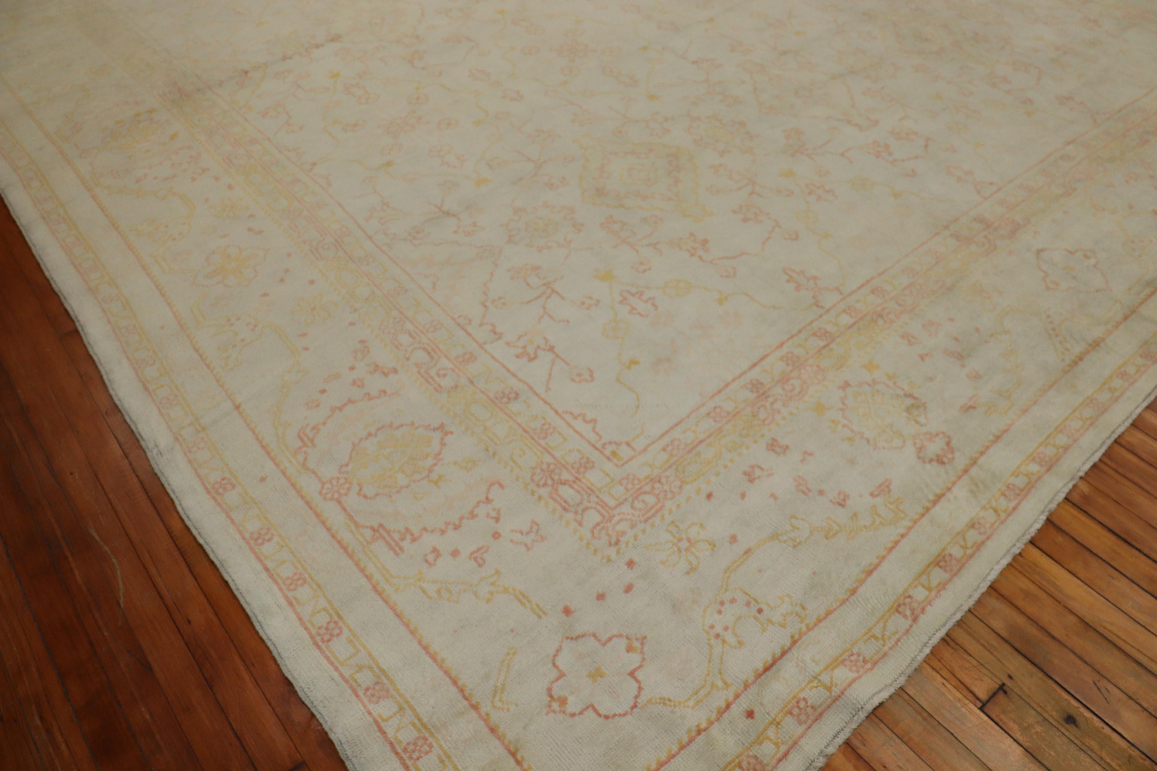 Feminine Pale Cream Antique Turkish Oushak Rug, 20th Century In Good Condition For Sale In New York, NY