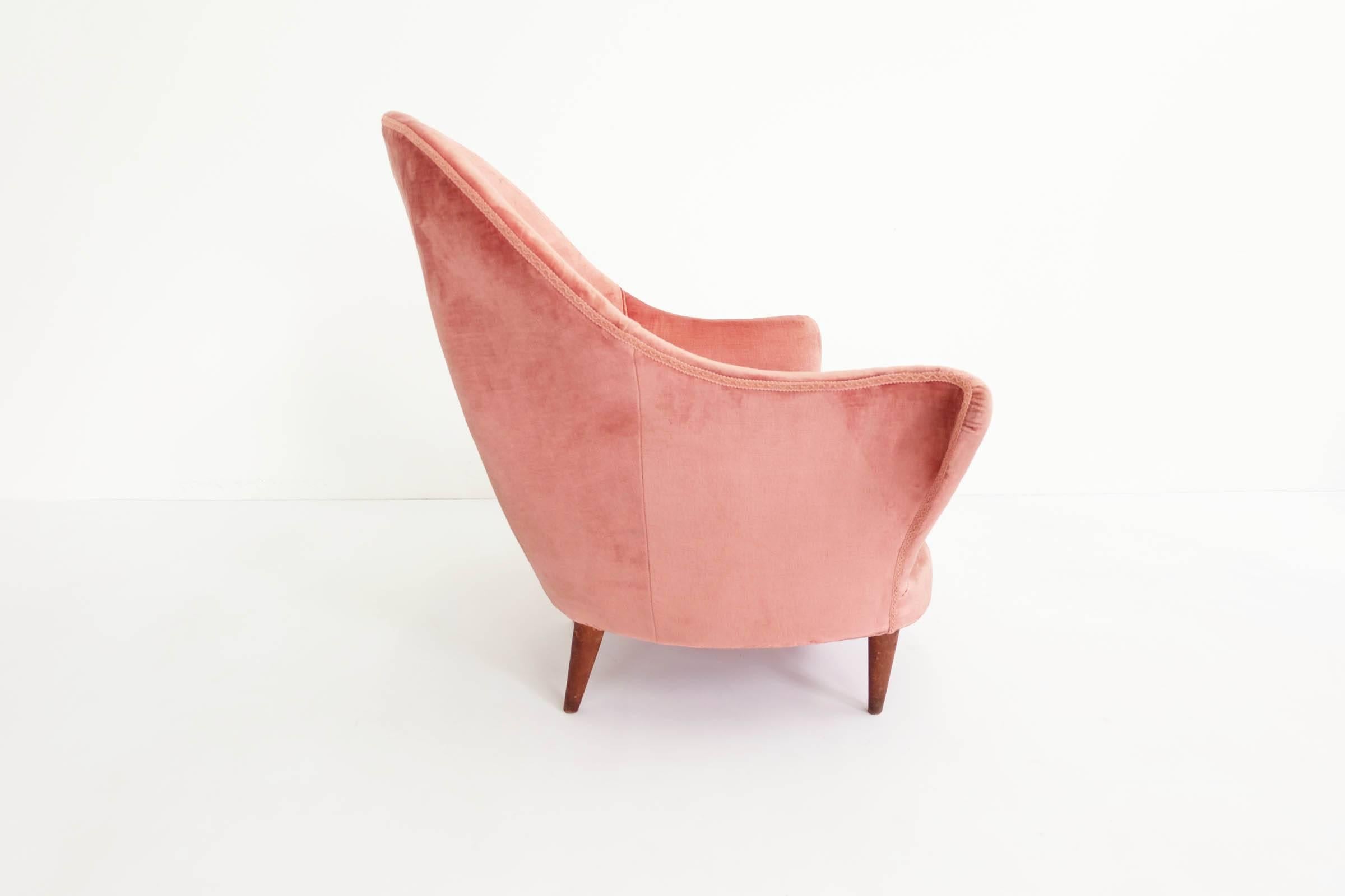 Italian Feminine Pale Rose Velvet Armchair For Sale