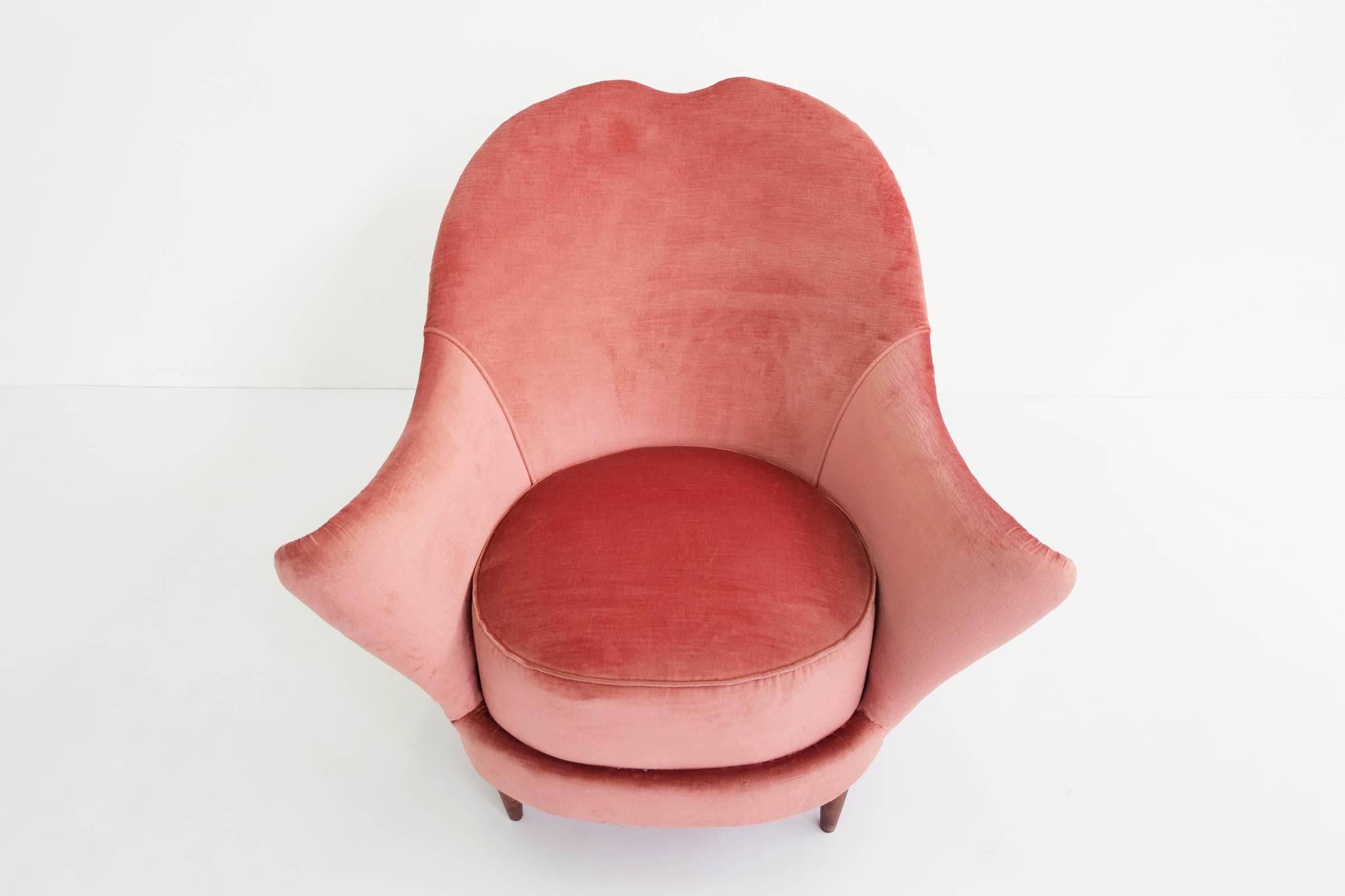 Upholstery Feminine Pale Rose Velvet Armchair For Sale