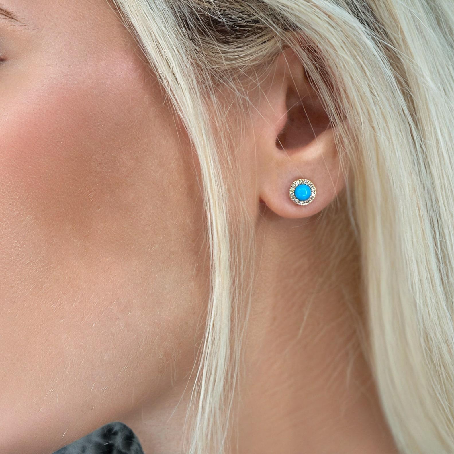 Moderno Orecchini femminili con turchese e diamanti in oro giallo 14K in vendita