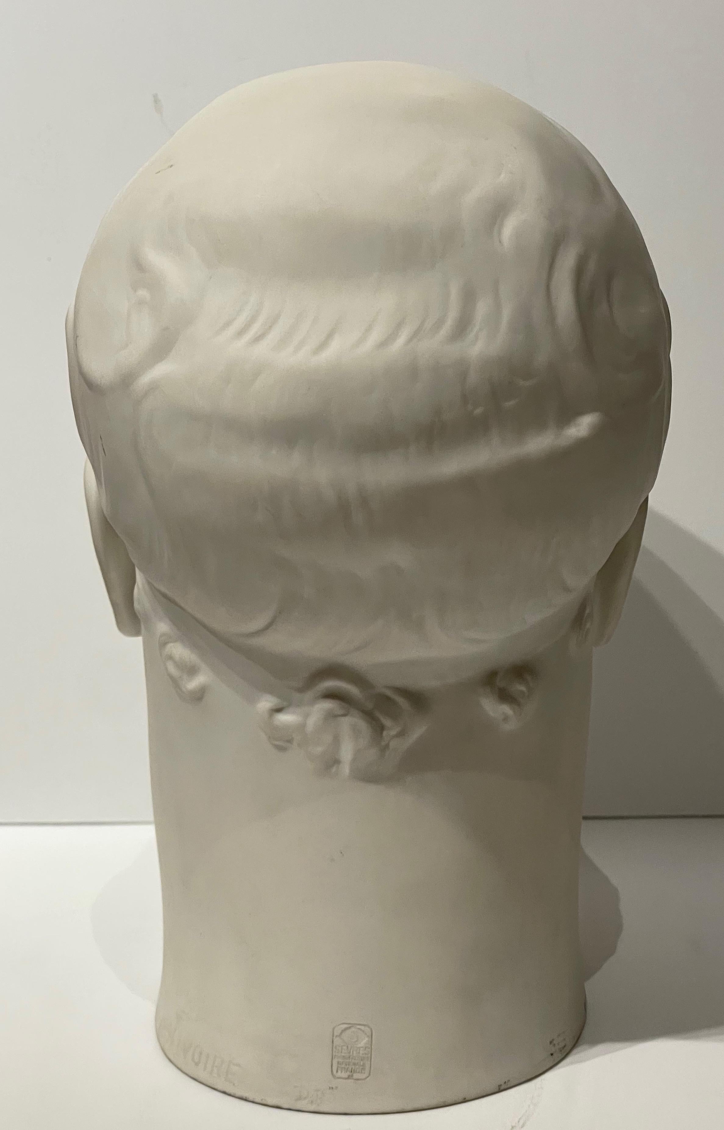 Buste de statue Art déco Femme au Levrier par Raymond Leon Rivoire, Sèvres, France  en vente 3