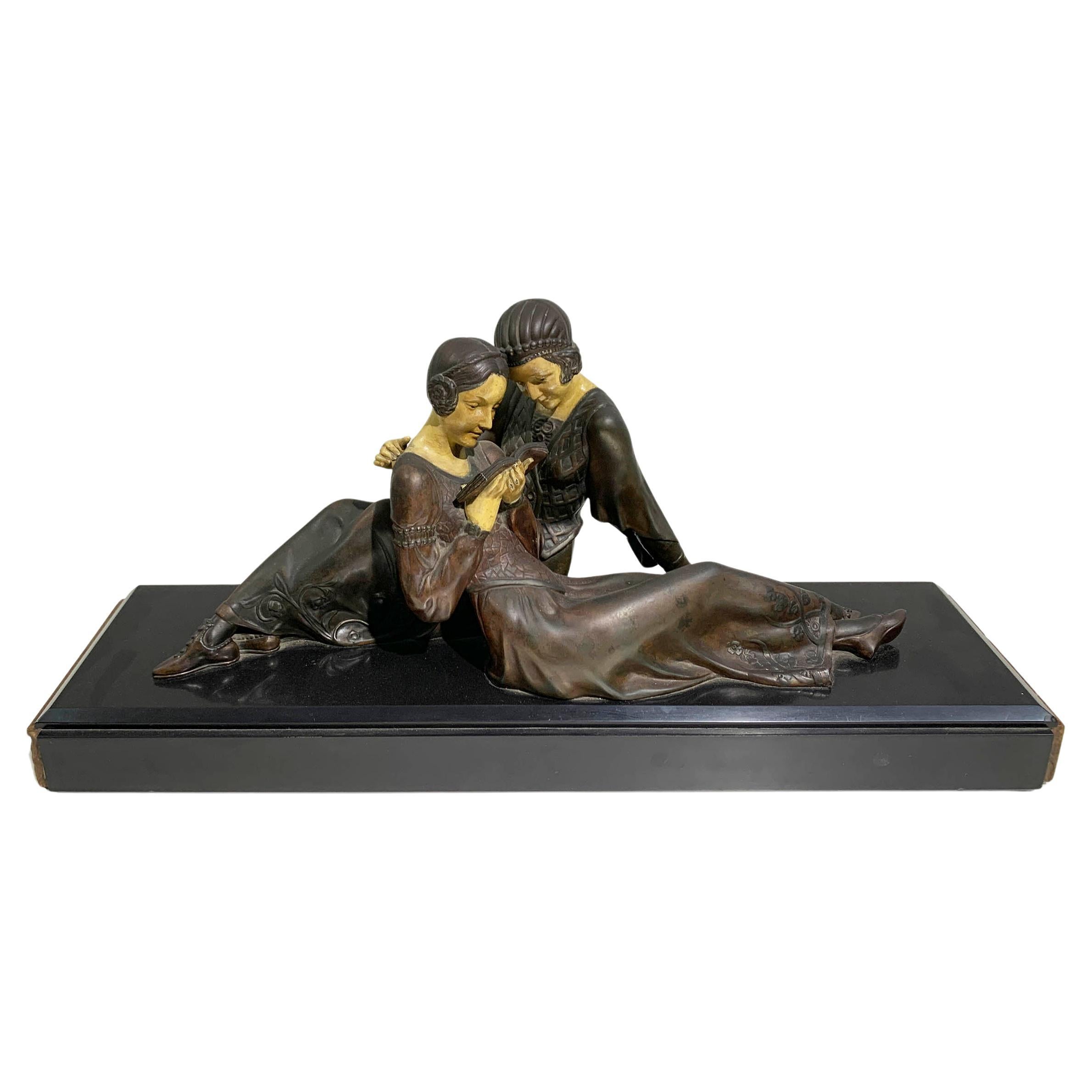 Sculpture Art déco Femmes au livre signée Godard, vers 1920