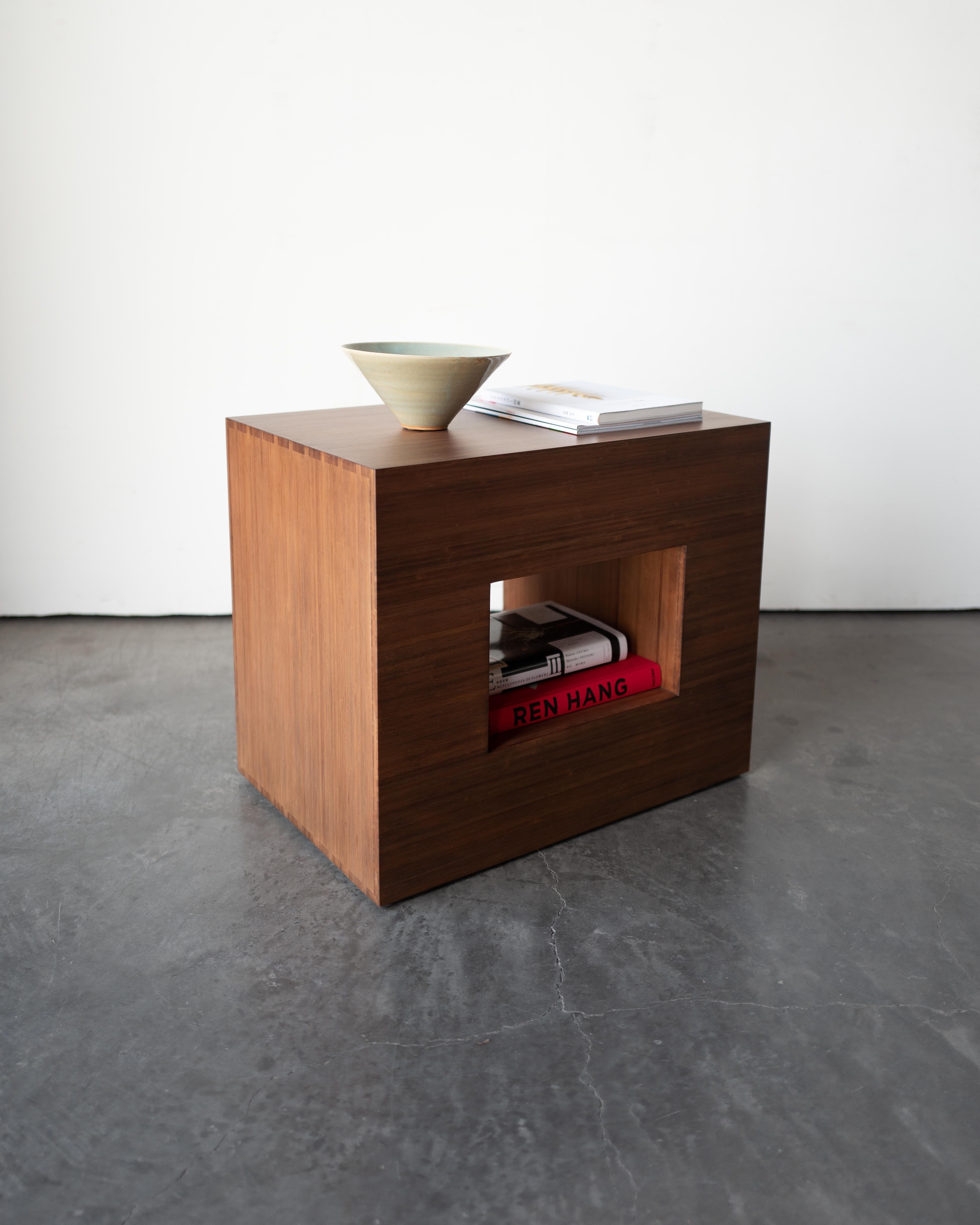 XXIe siècle et contemporain Fen Side Table, table de nuit en bambou en vente