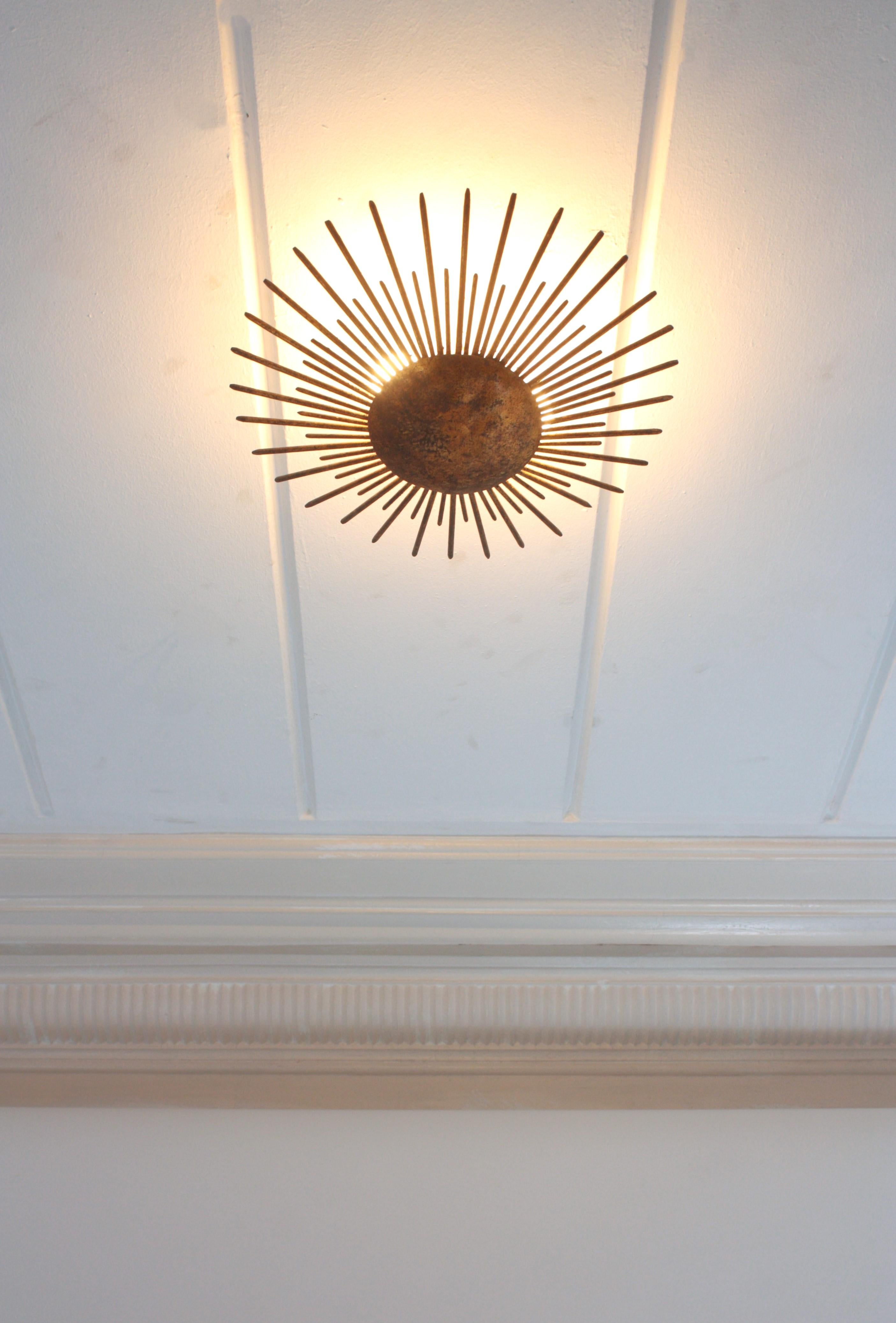 Fench Sunburst Ceiling Light Fixture / Pendant, Gilt Wrought Iron, 1940s In Good Condition In Barcelona, ES